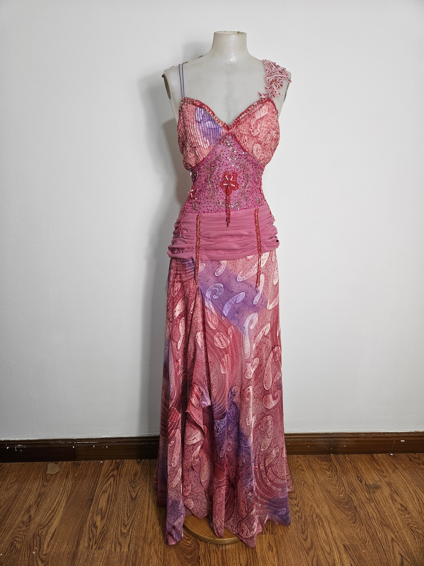 Robe de soirée tons rose, orange, lila