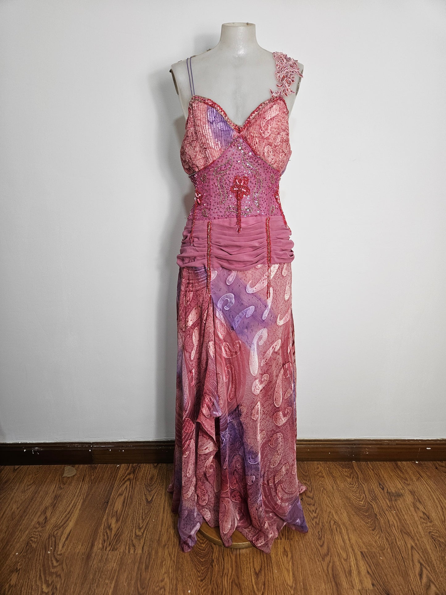 Robe de soirée tons rose, orange, lila