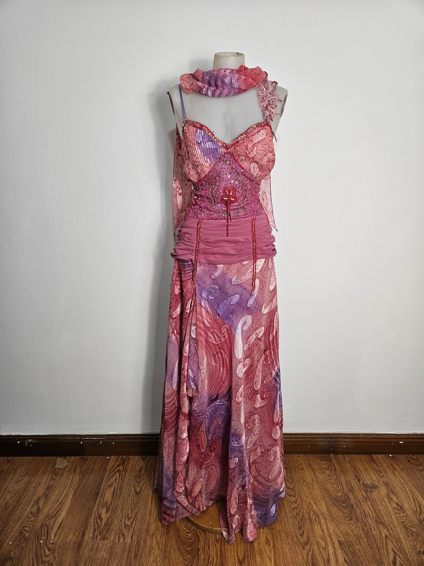 Robe de soirée tons rose, orange, lila