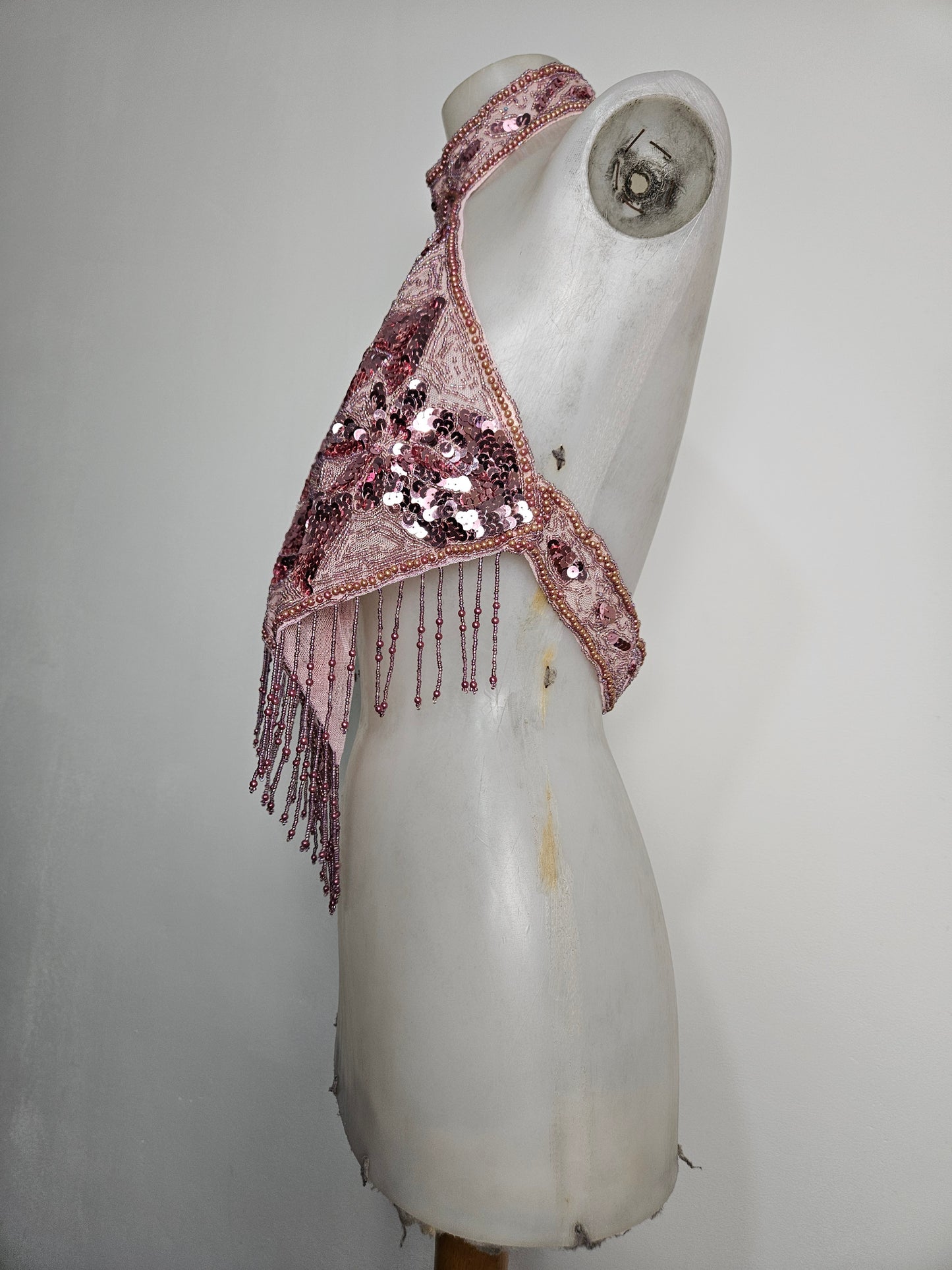 Dos nu brodé de sequins rose