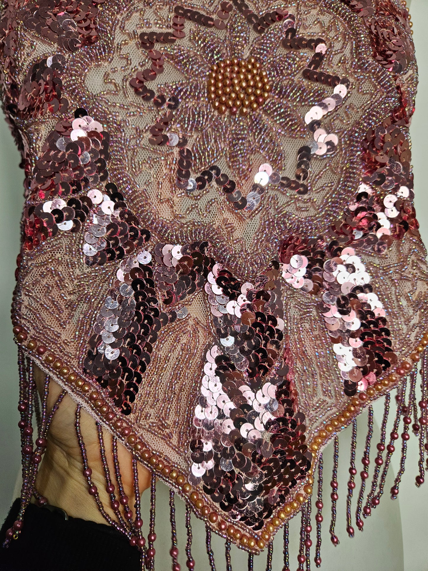 Dos nu brodé de sequins rose