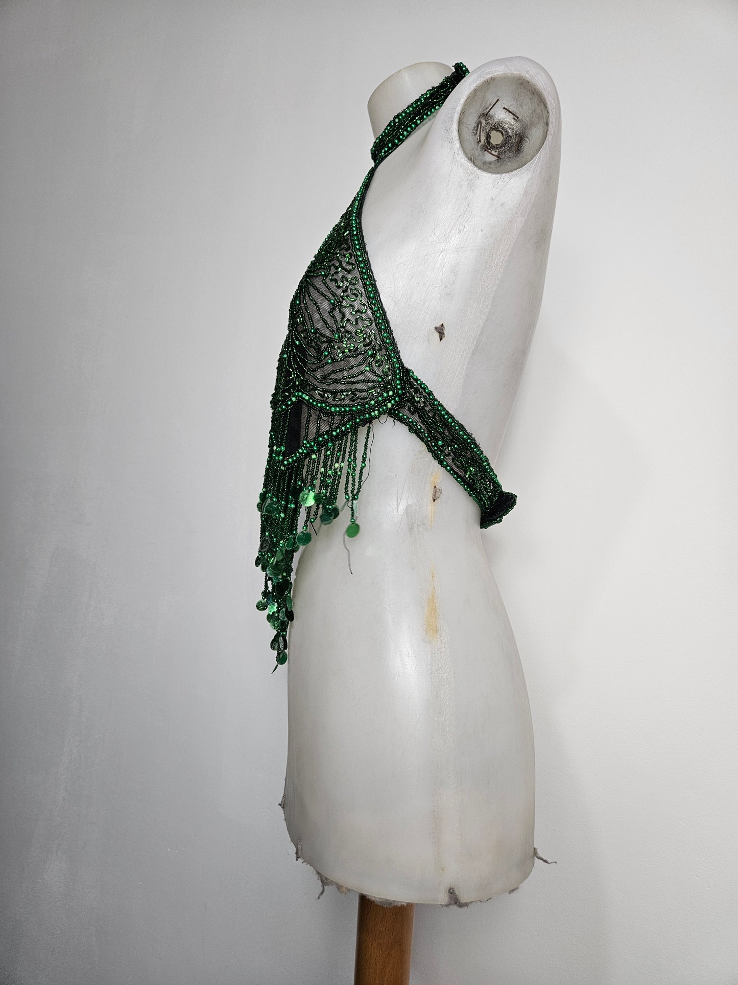 Dos nu brodé de sequins vert et noir