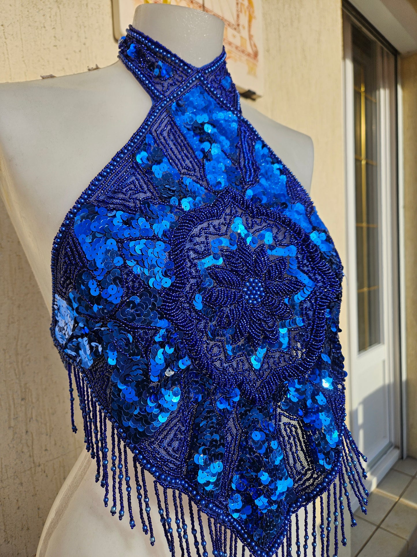 Espalda abierta bordada azul medianoche