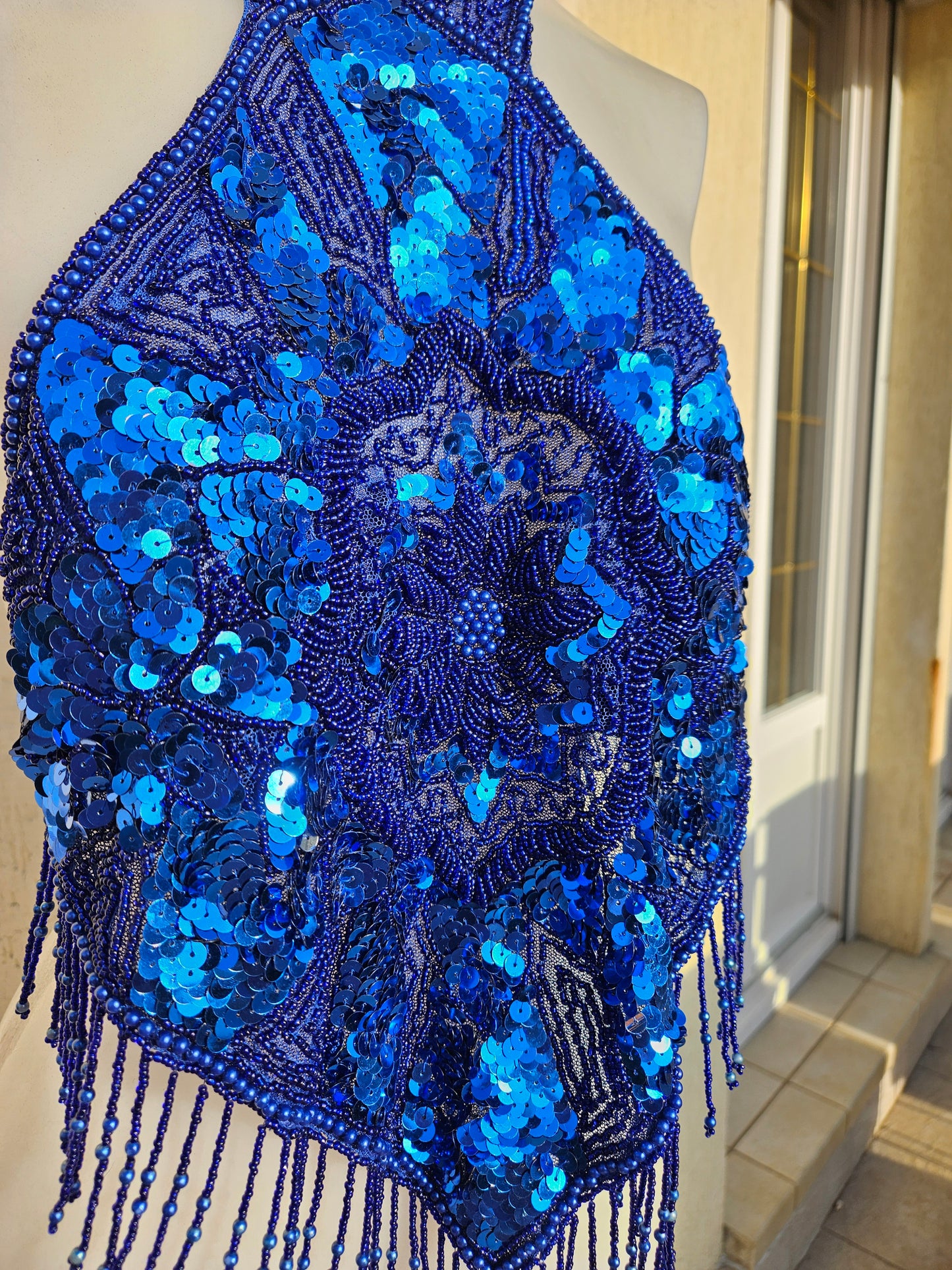 Espalda abierta bordada azul medianoche