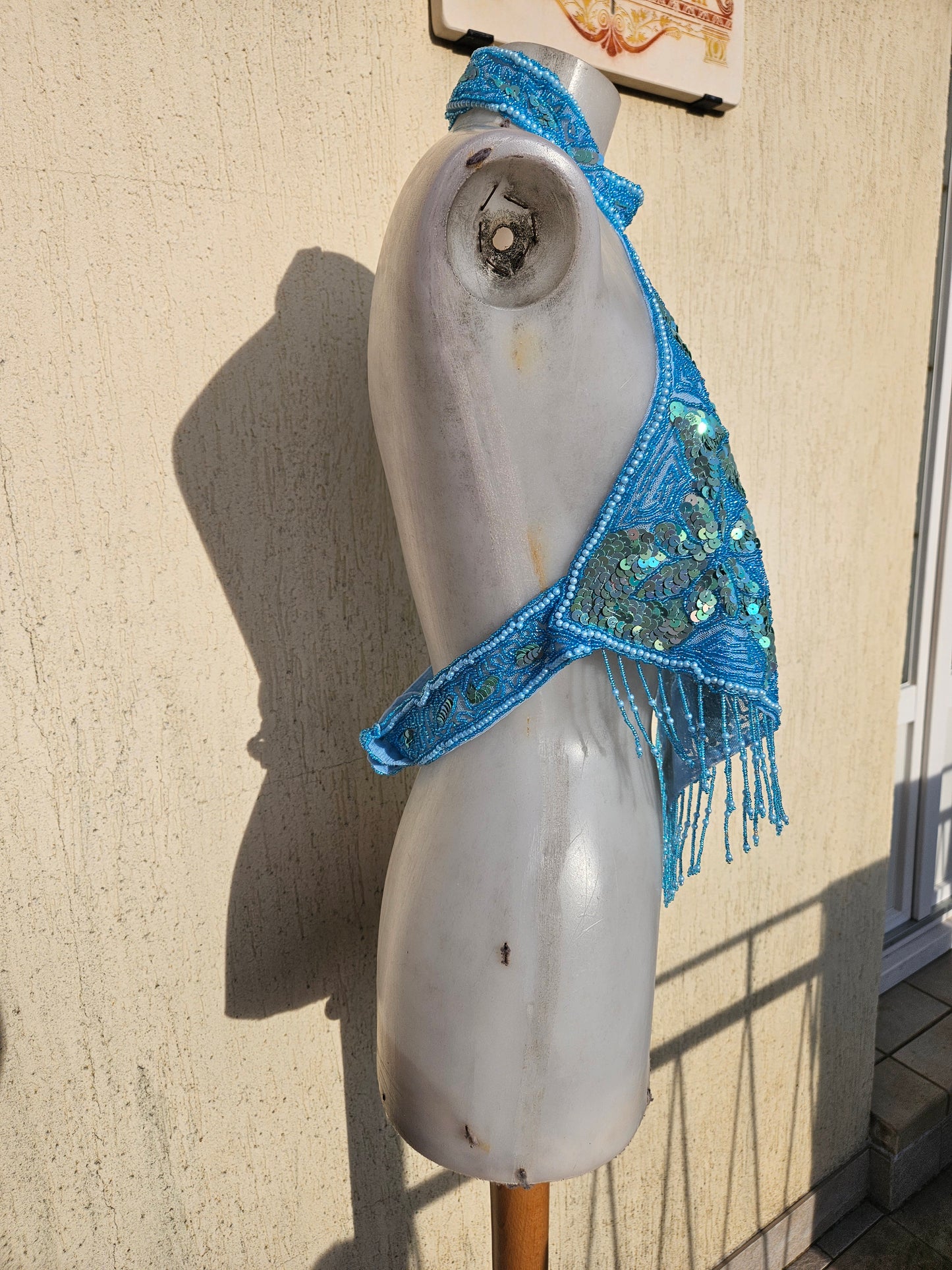 Espalda abierta bordada en azul claro