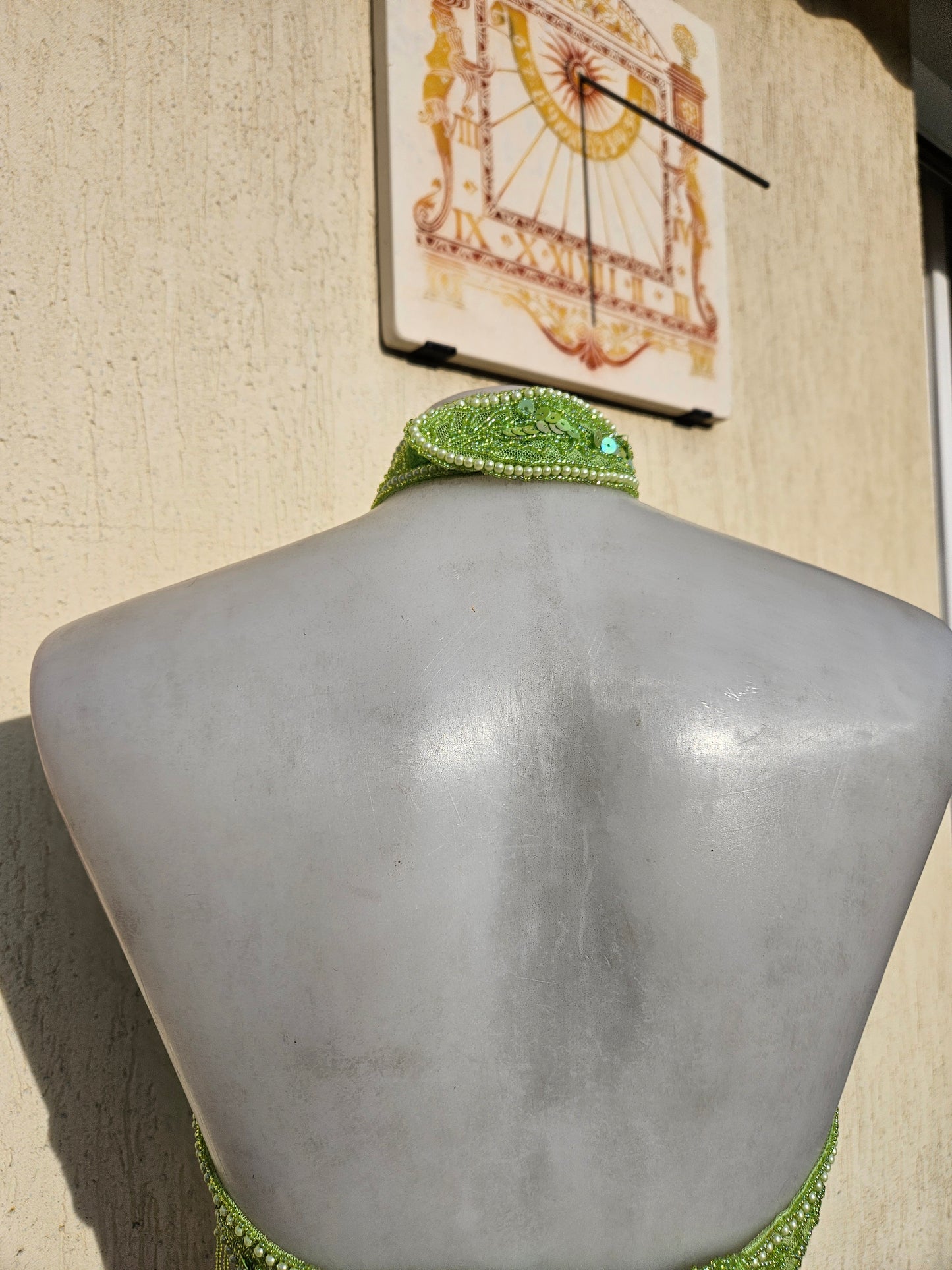 Espalda abierta verde manzana bordada con lentejuelas