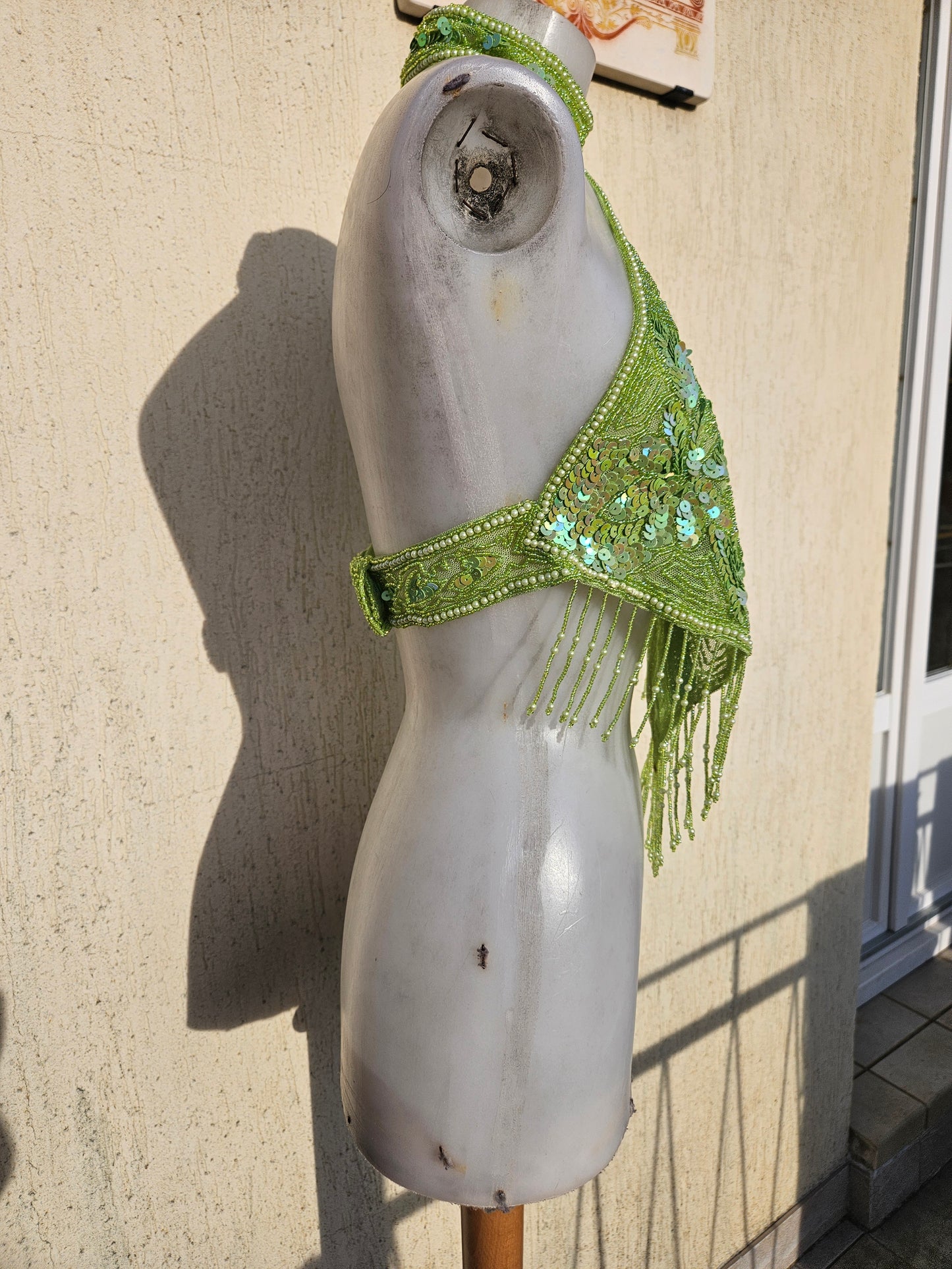 Espalda abierta verde manzana bordada con lentejuelas