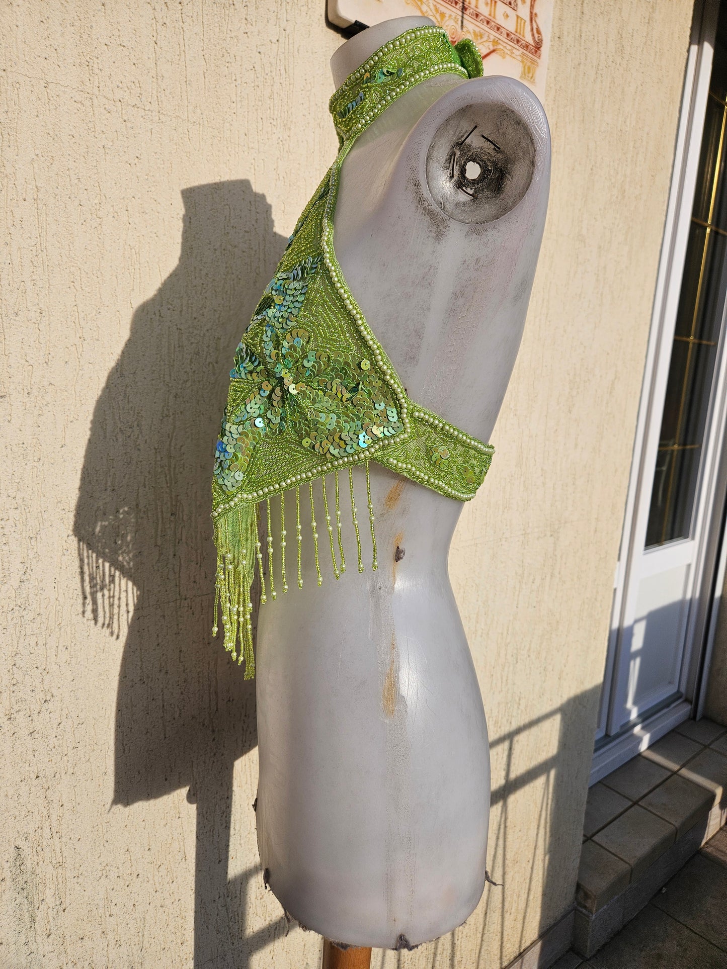 Espalda abierta verde manzana bordada con lentejuelas