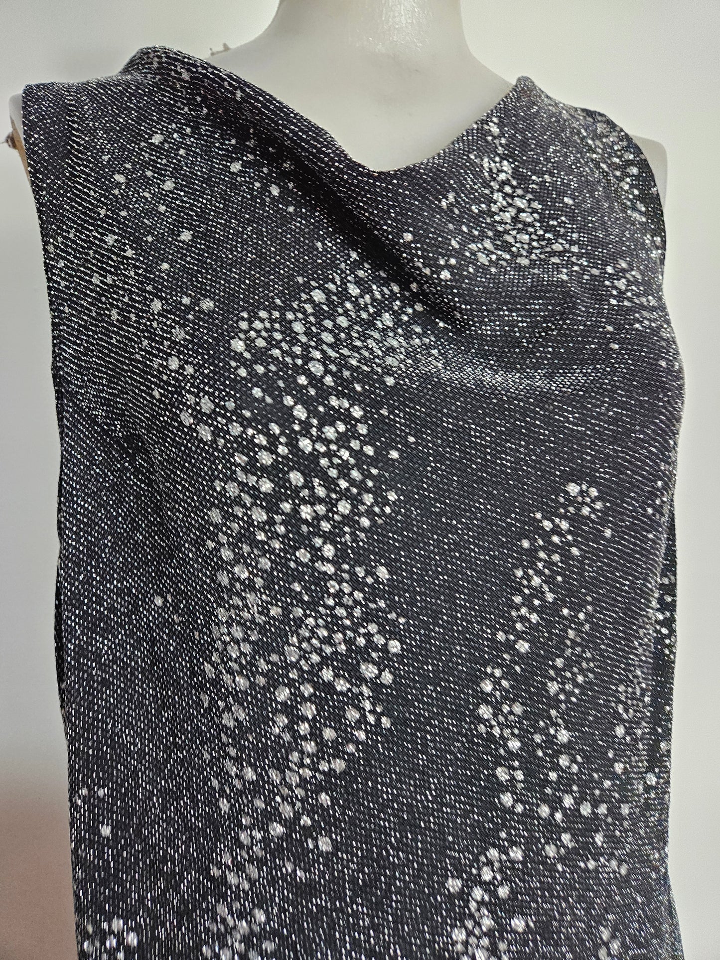 Cuello alto con pedrería