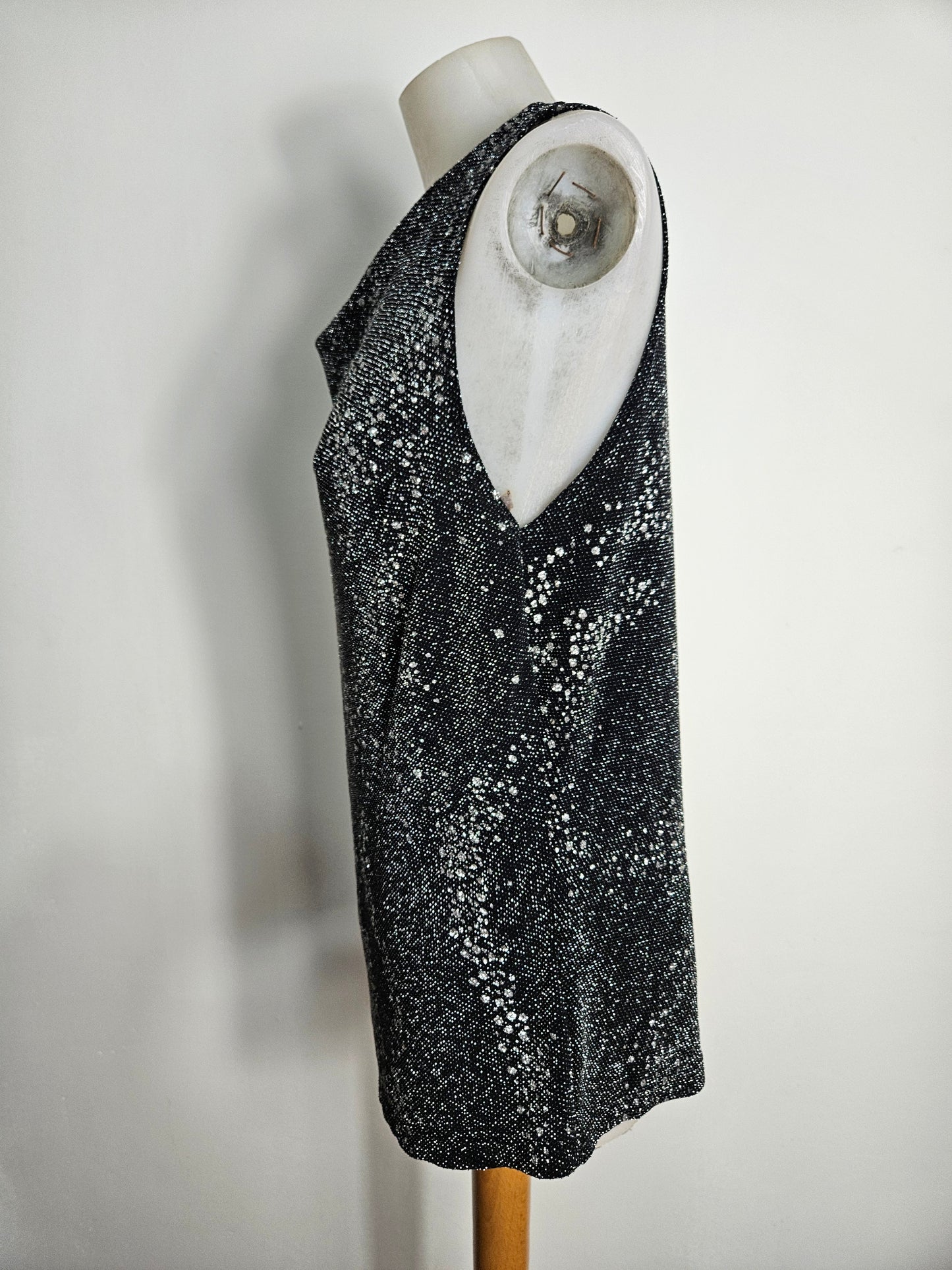 Cuello alto con pedrería