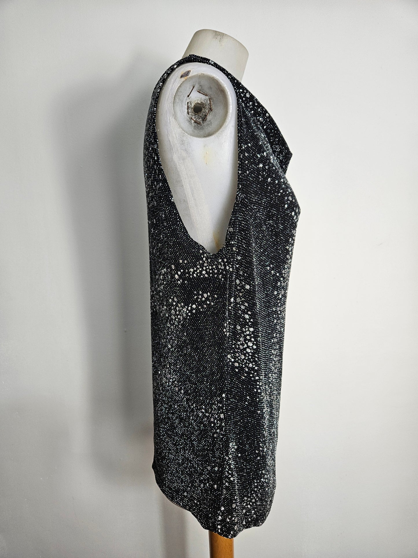 Cuello alto con pedrería