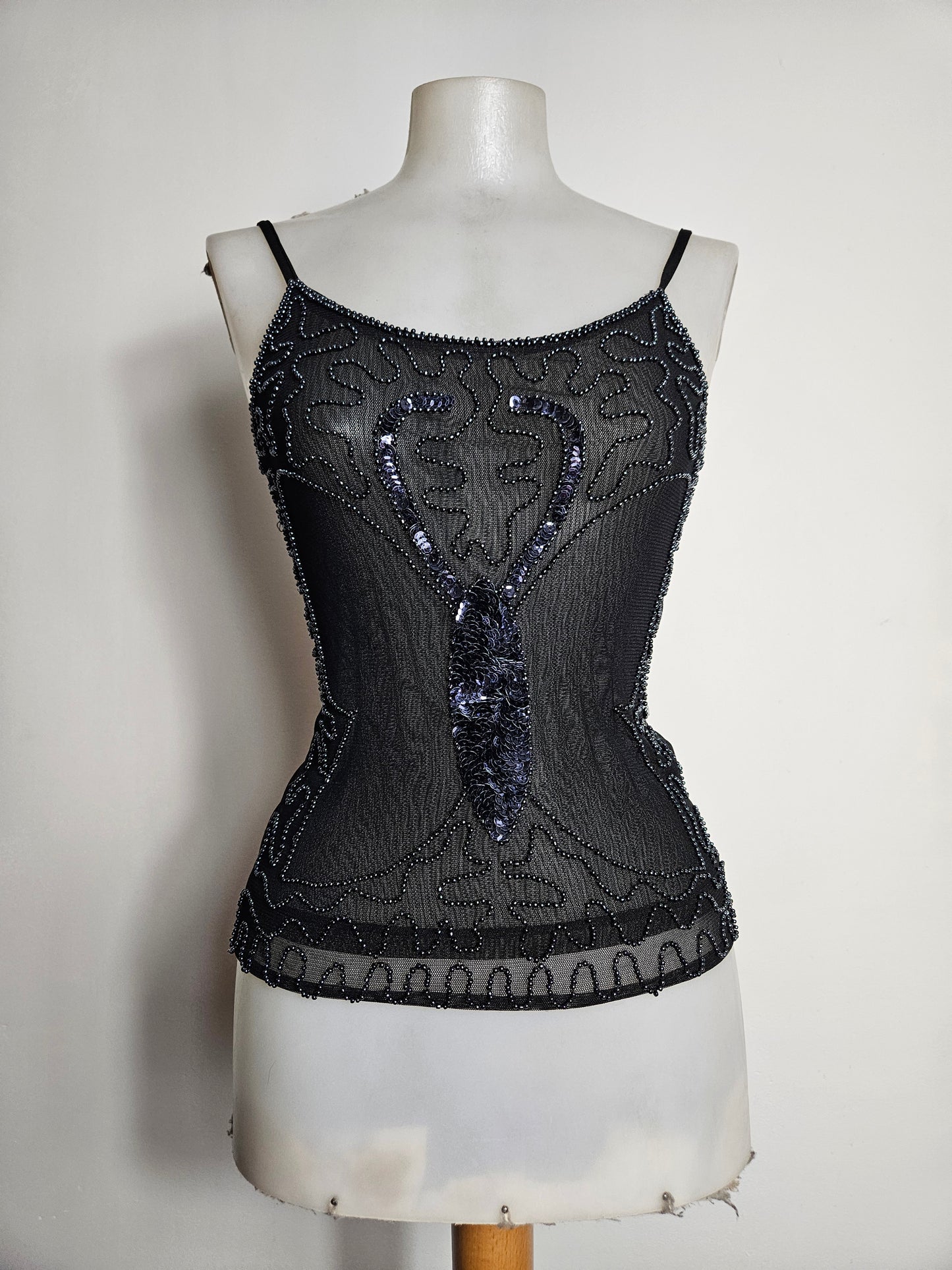 Top con estampado de mariposas y lentejuelas