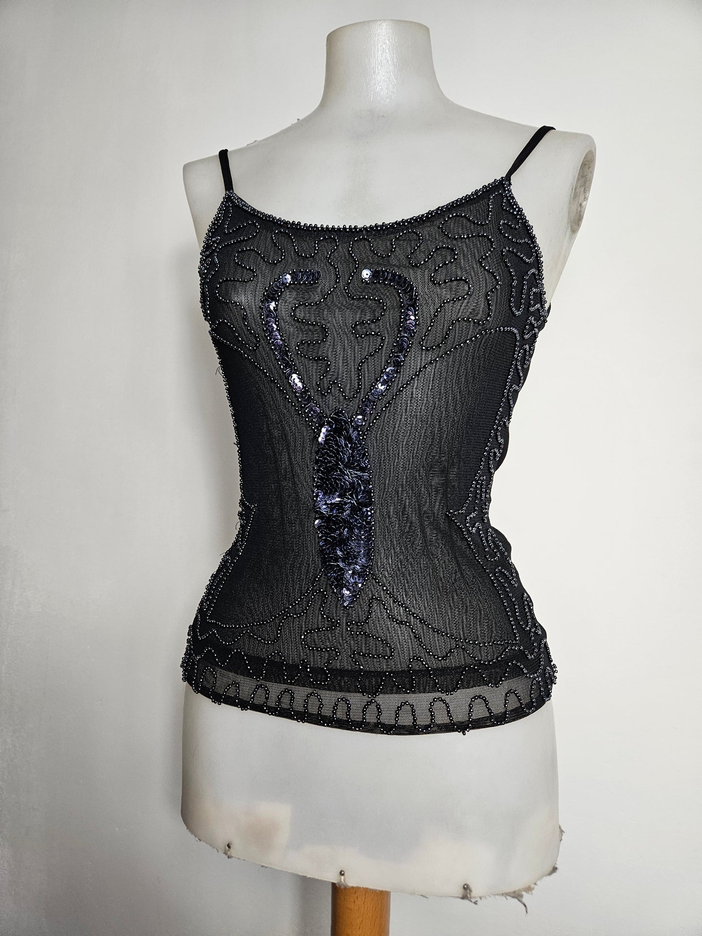 Top con estampado de mariposas y lentejuelas