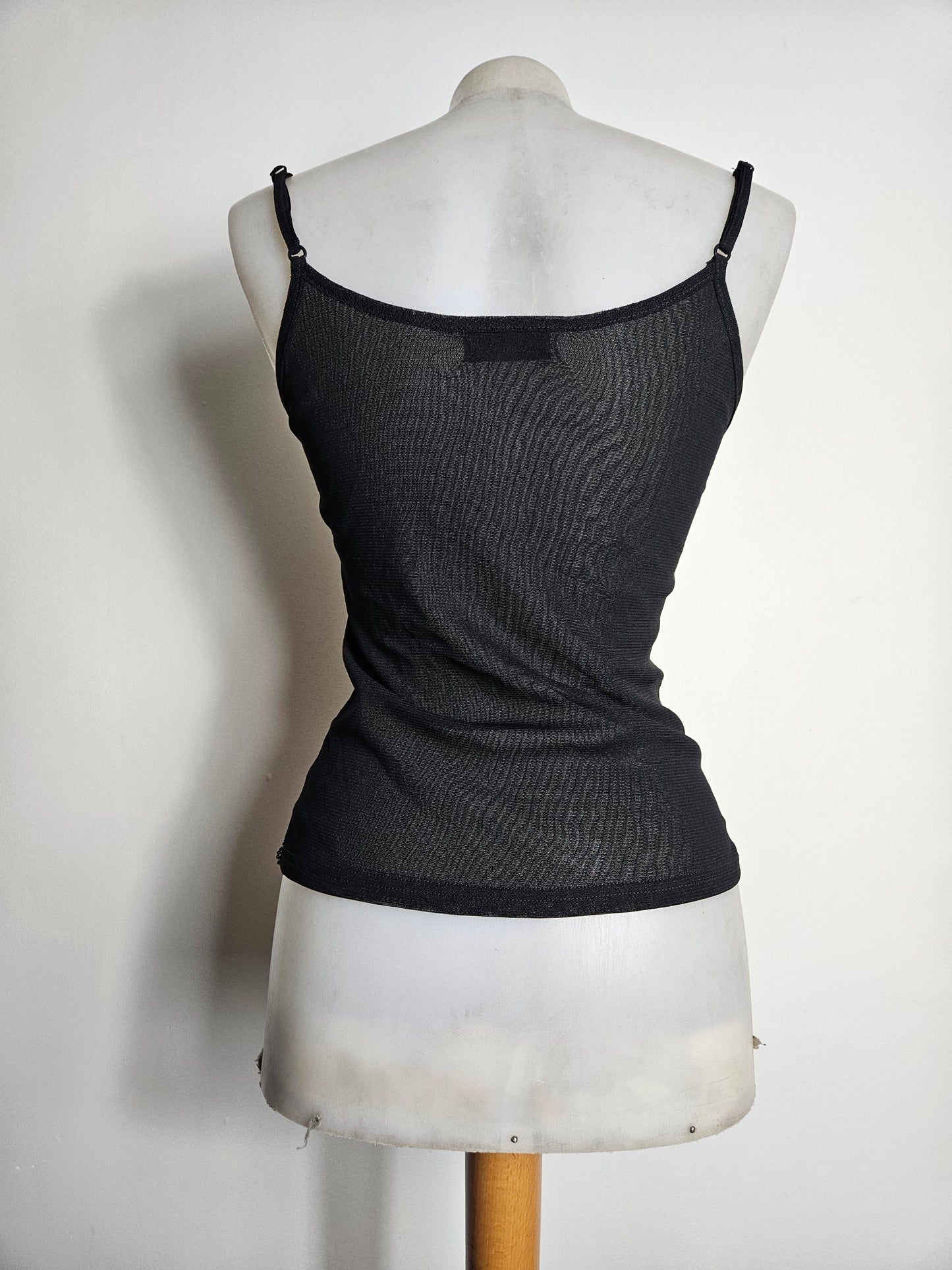 Top con estampado de mariposas y lentejuelas