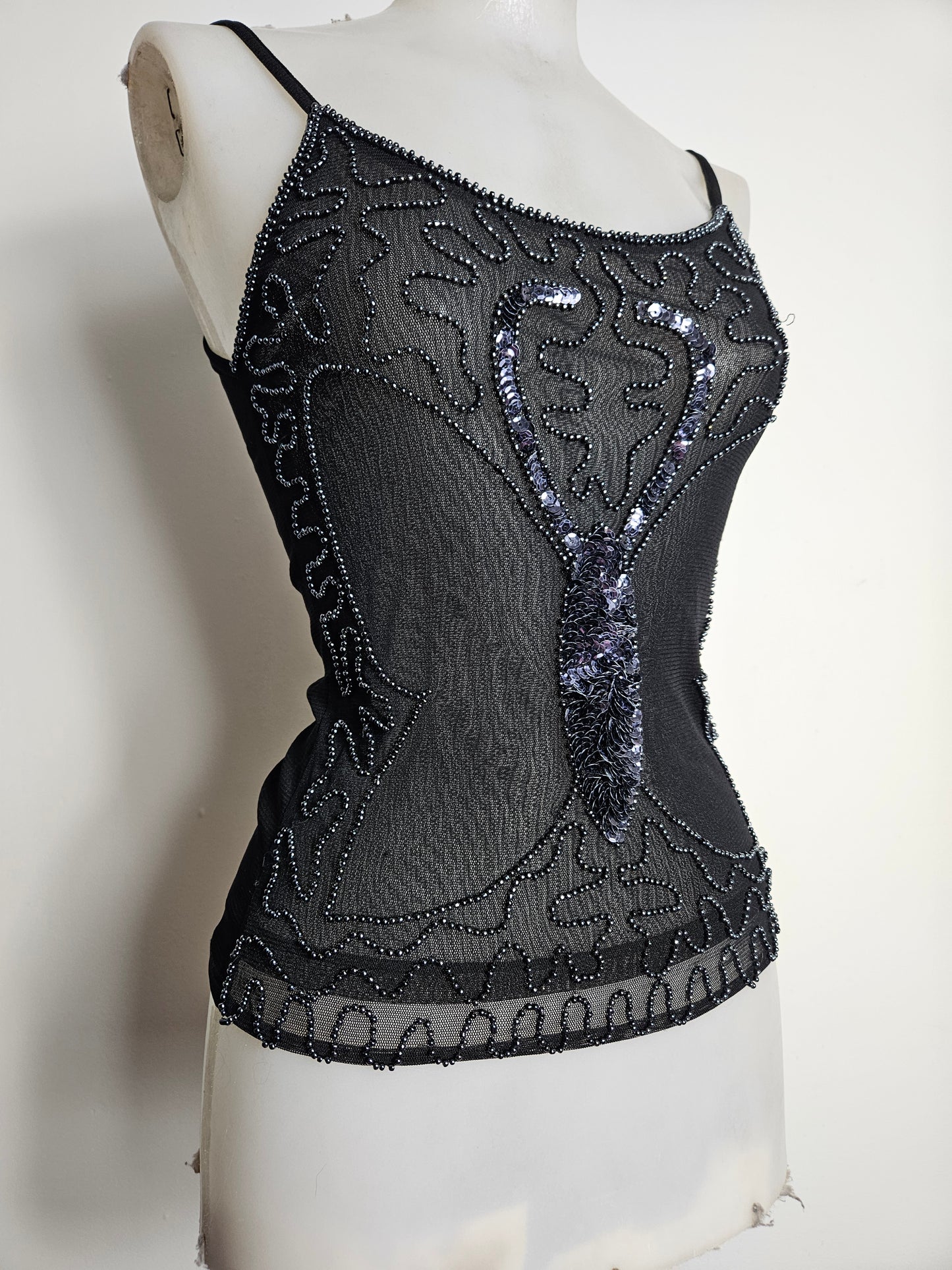 Top con estampado de mariposas y lentejuelas