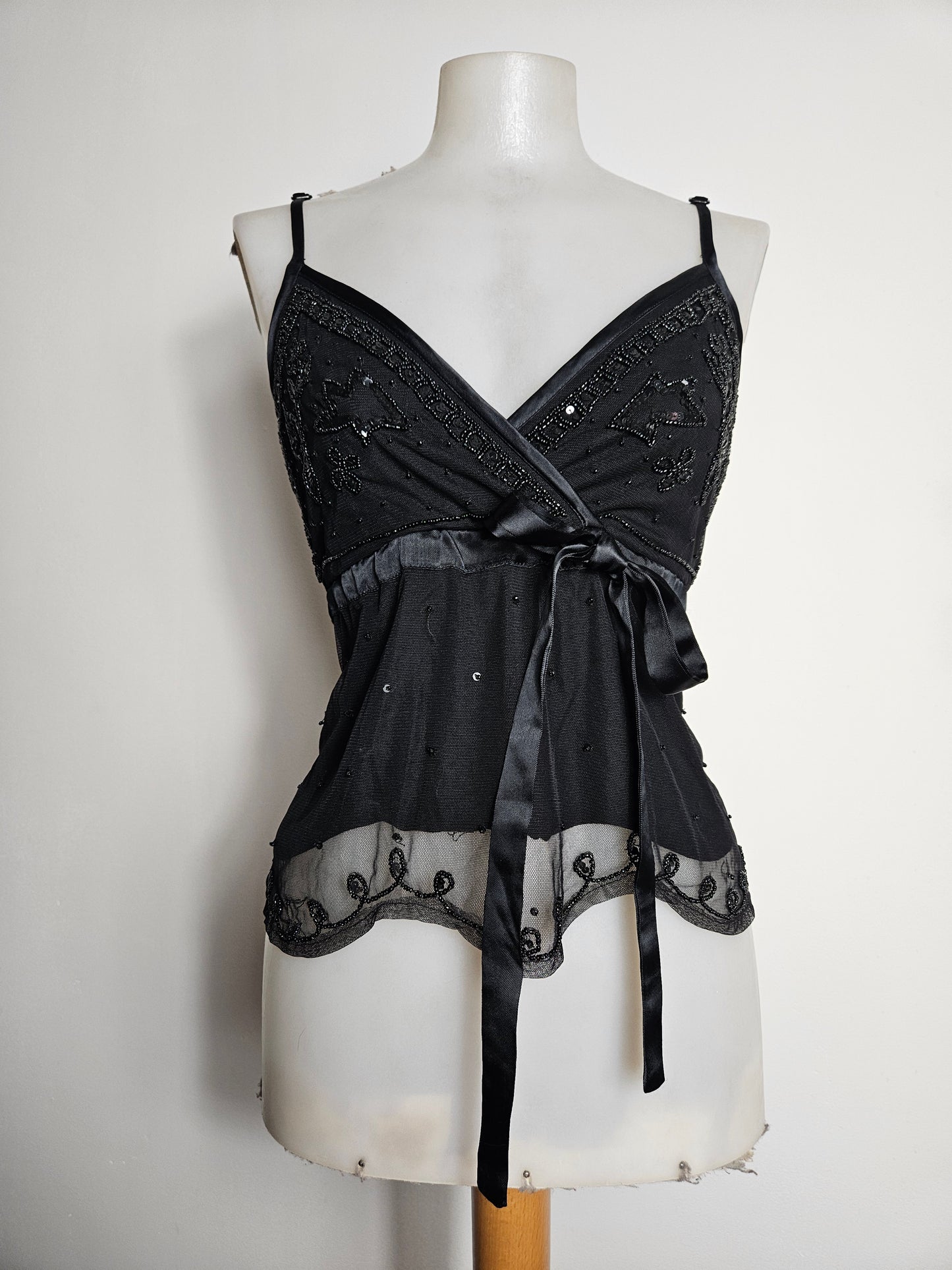Haut en voile et sequins noir