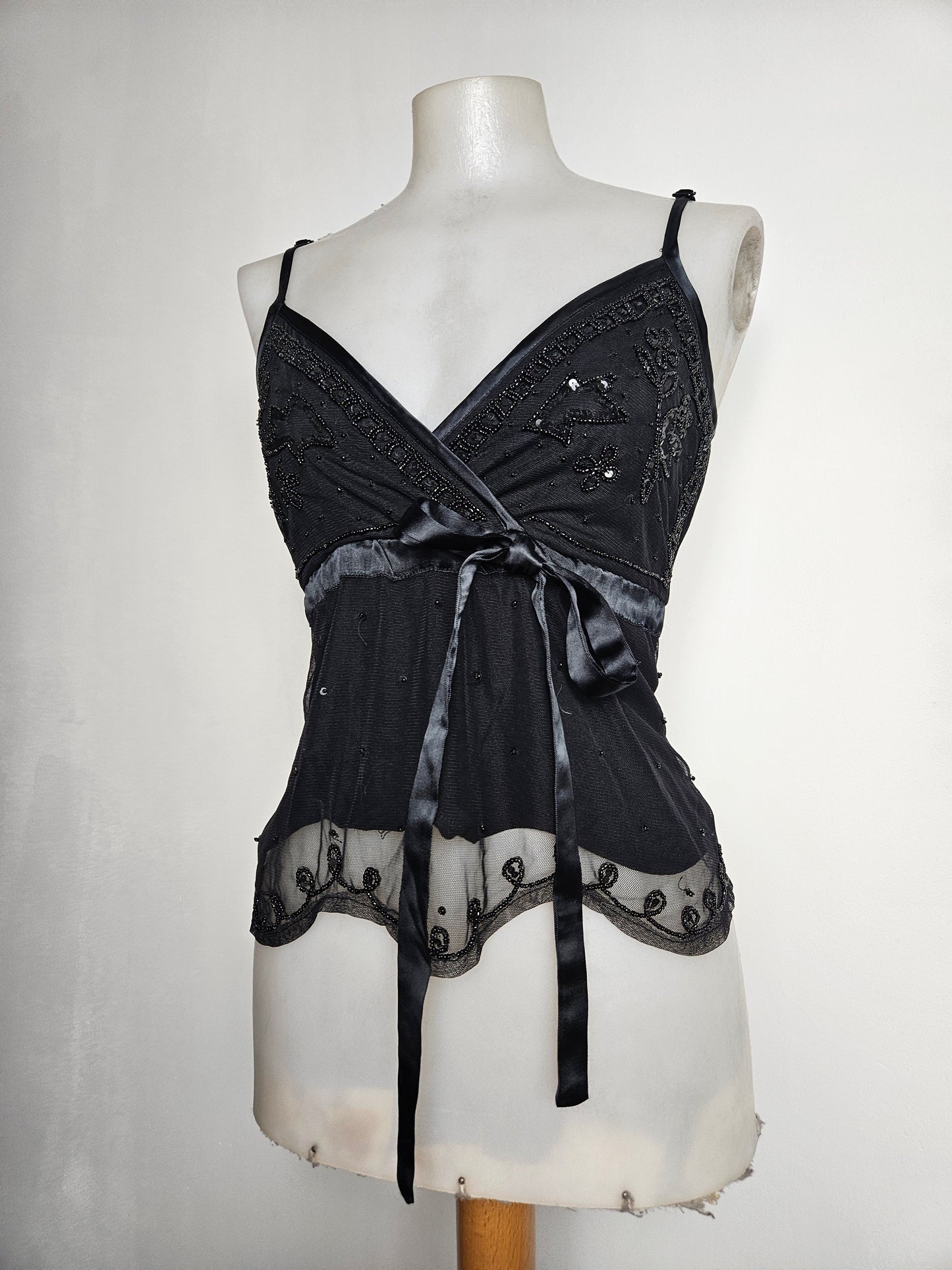 Haut en voile et sequins noir