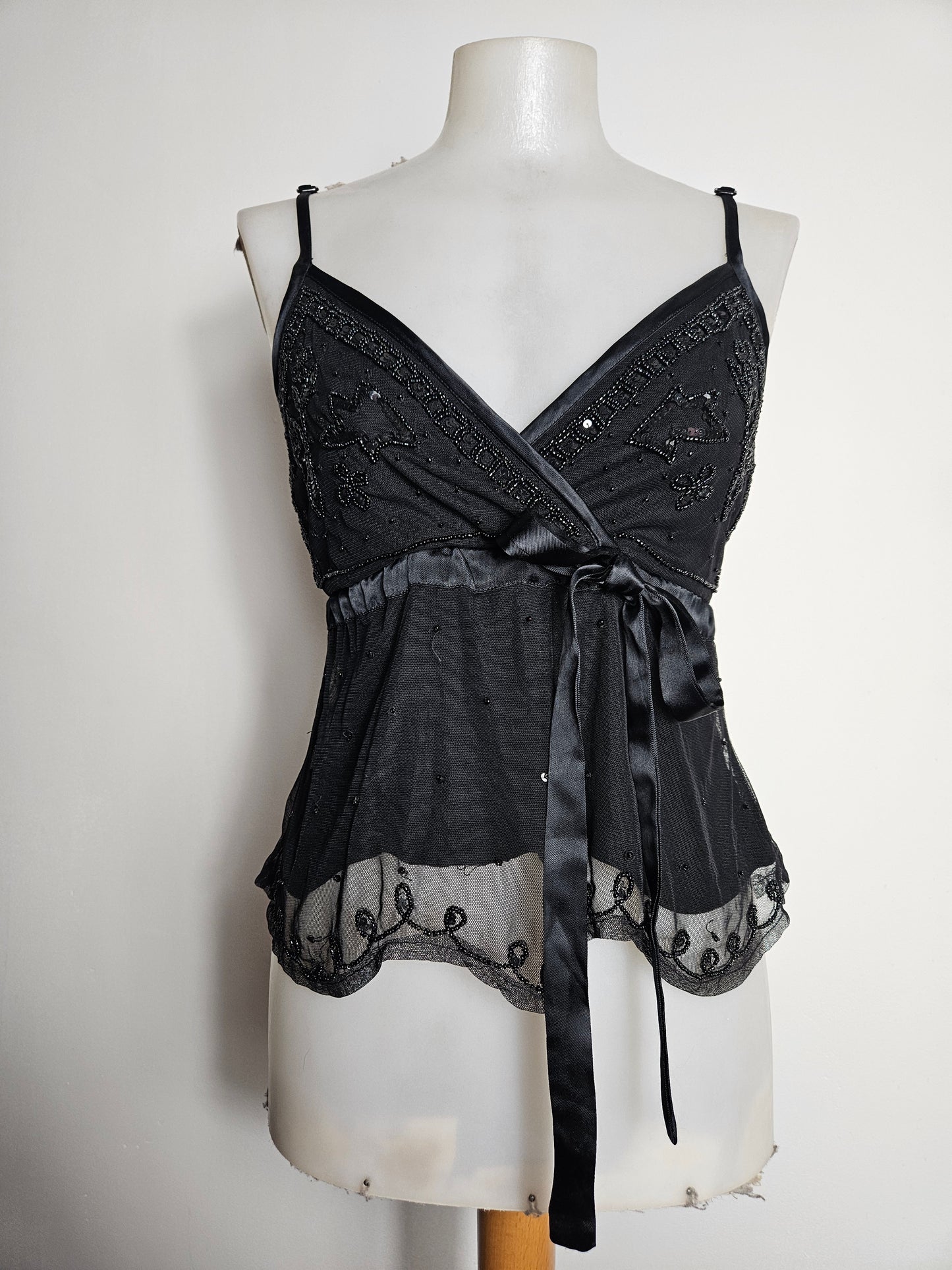 Haut en voile et sequins noir