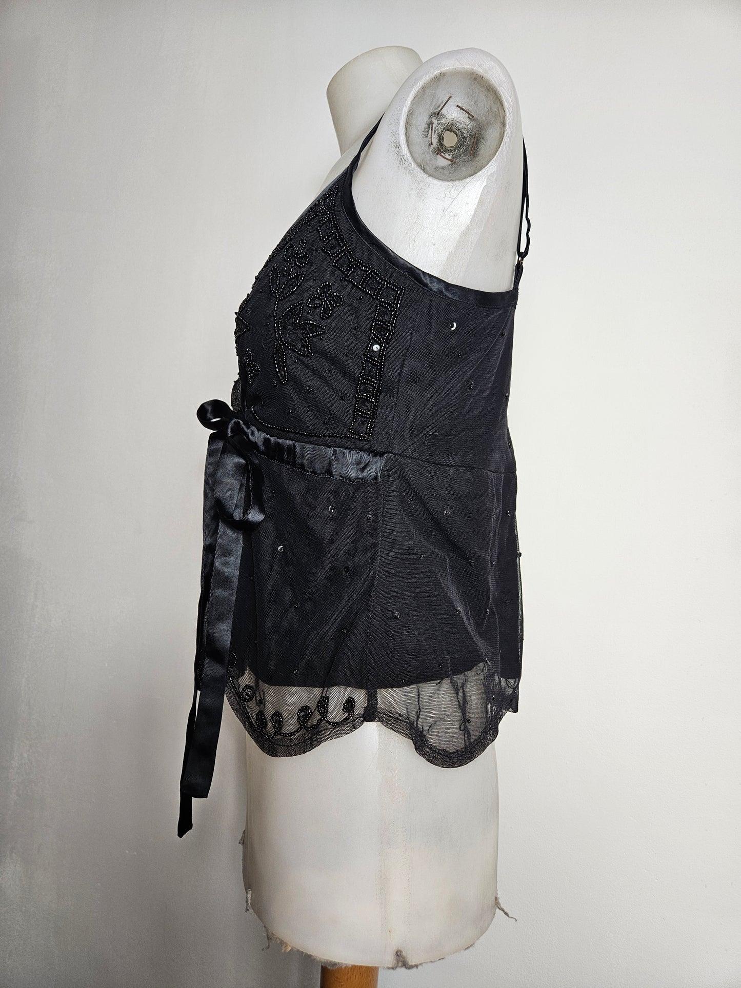 Haut en voile et sequins noir