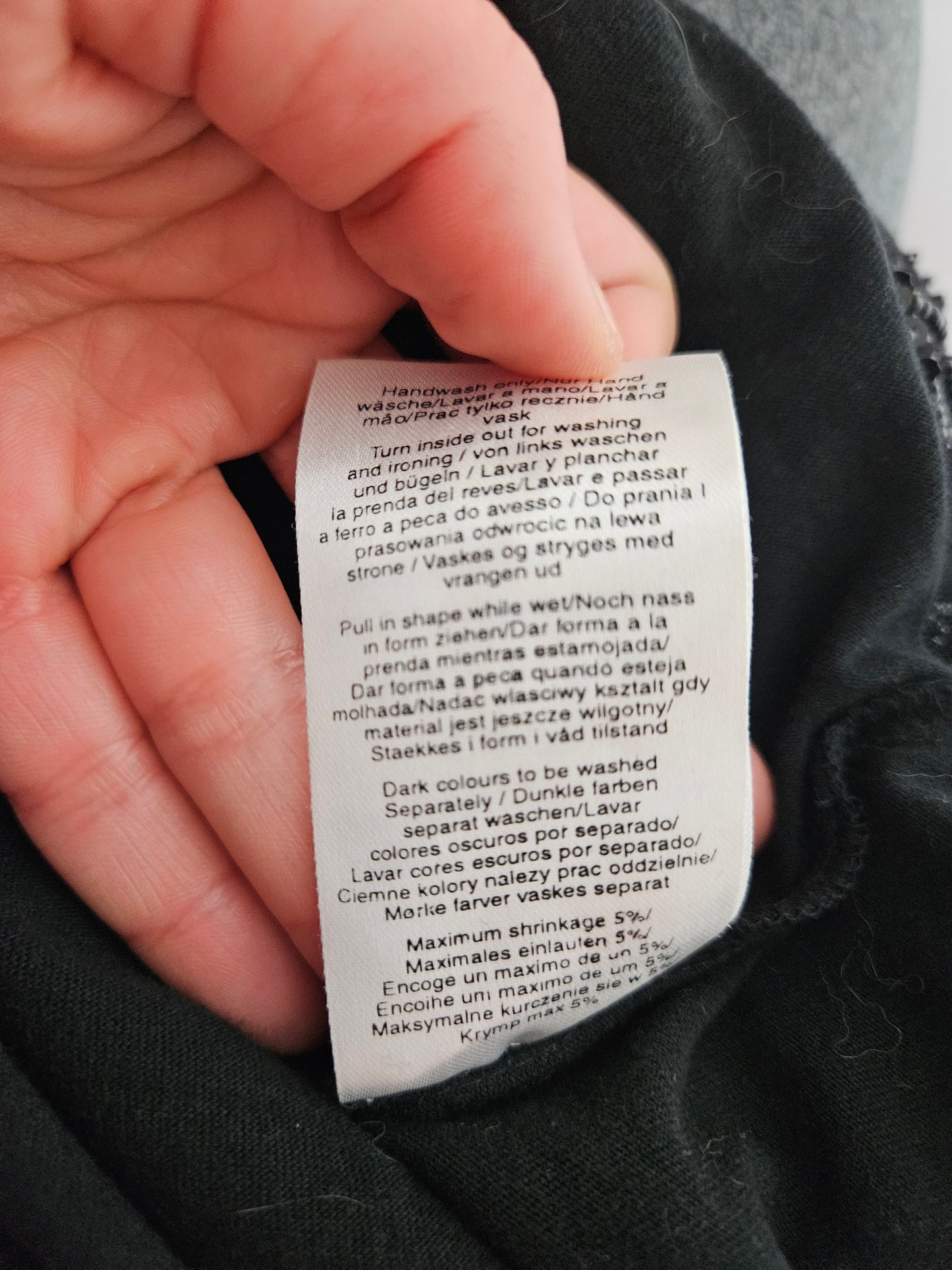 Haut en voile et sequins noir