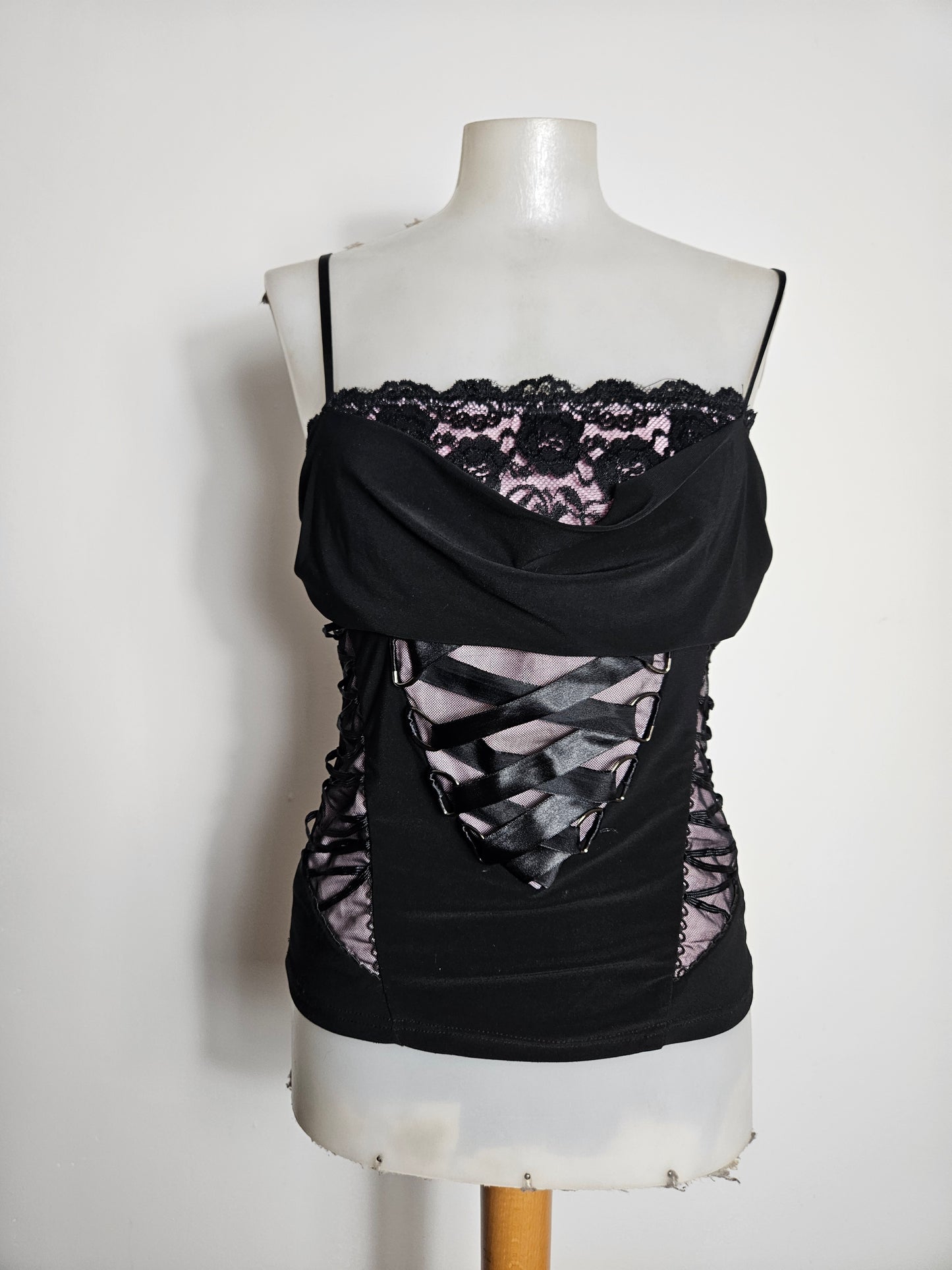 Haut à laçage noir et rose