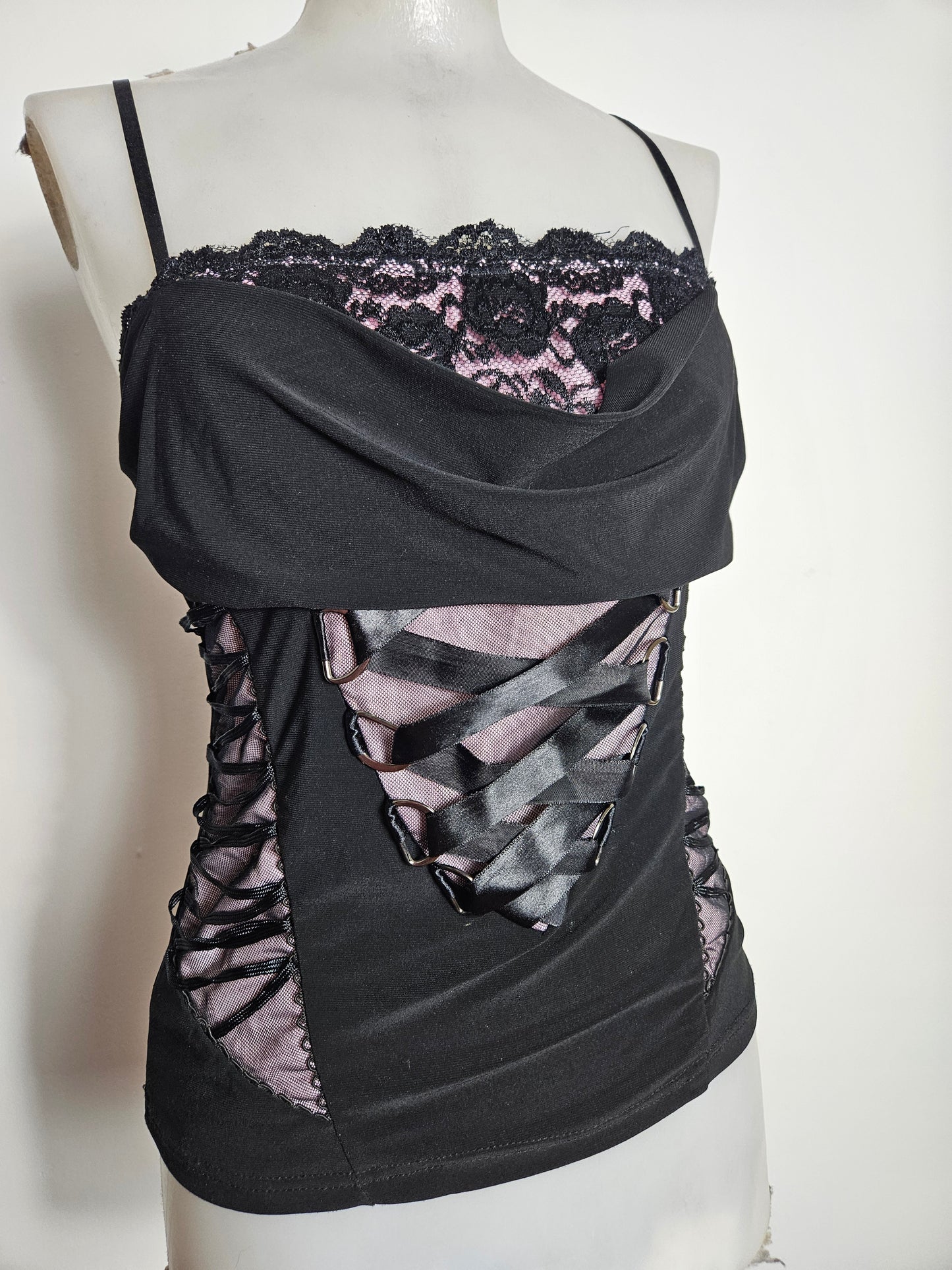 Haut à laçage noir et rose