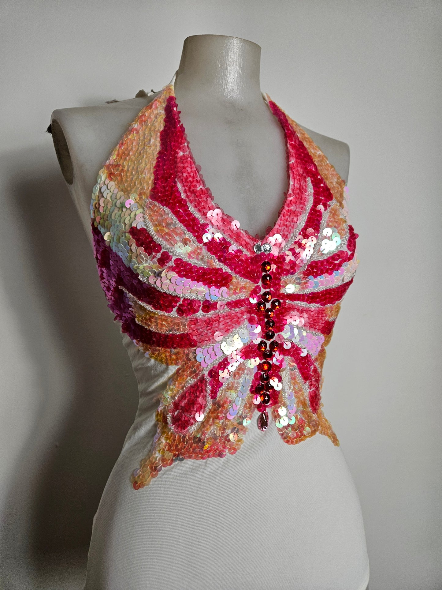 Dos nu en voile brodé de sequins