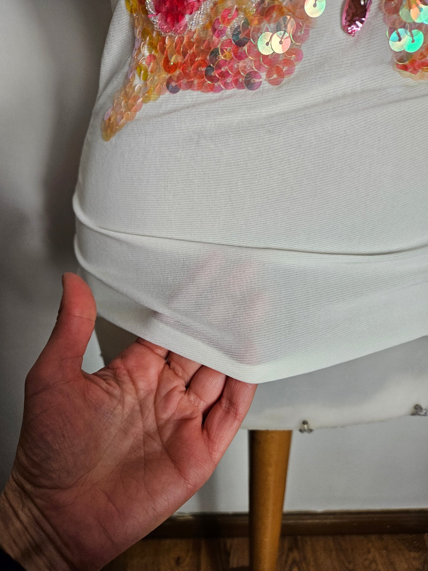 Dos nu en voile brodé de sequins