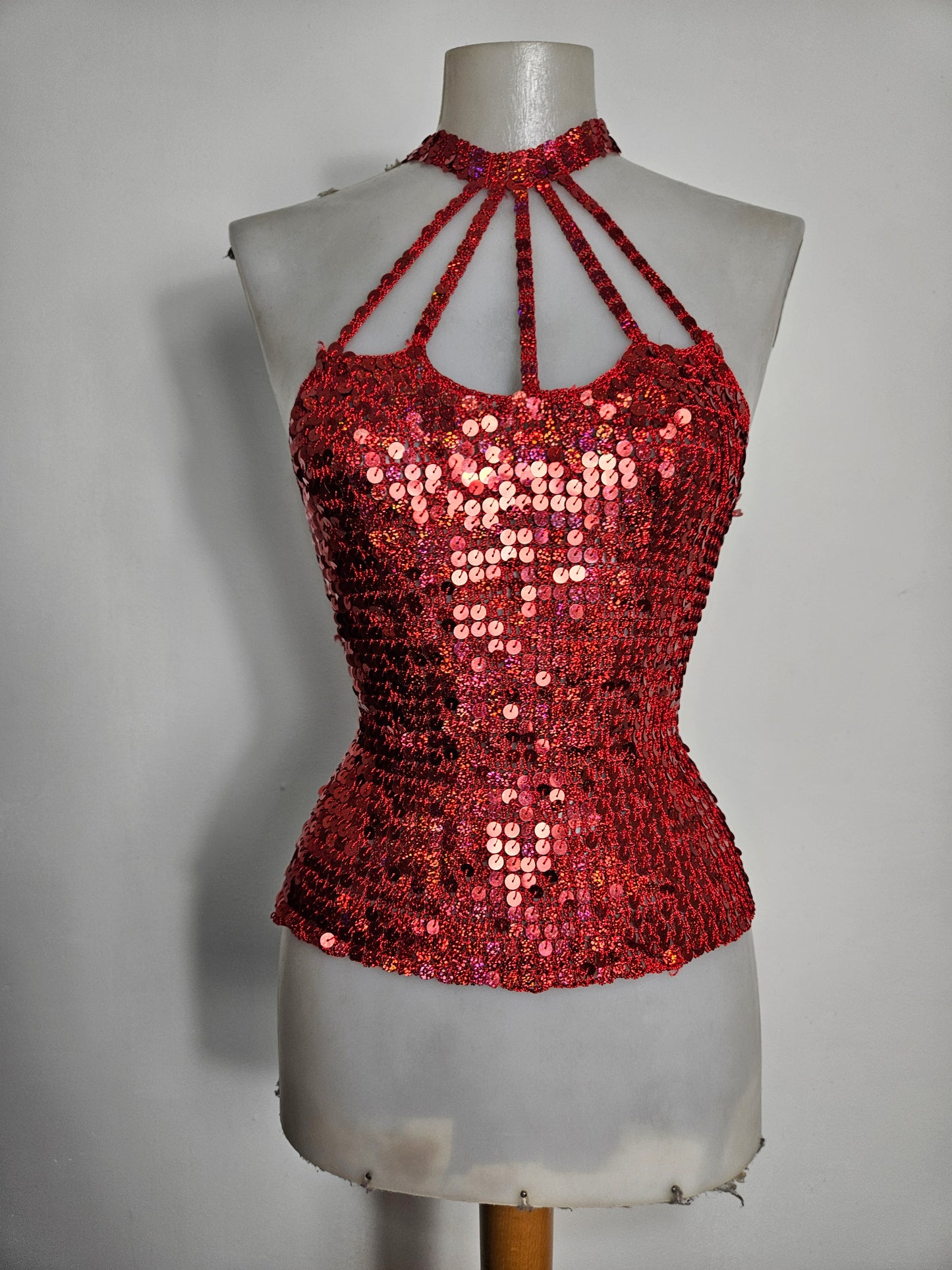 Haut rouge en crochet à sequins