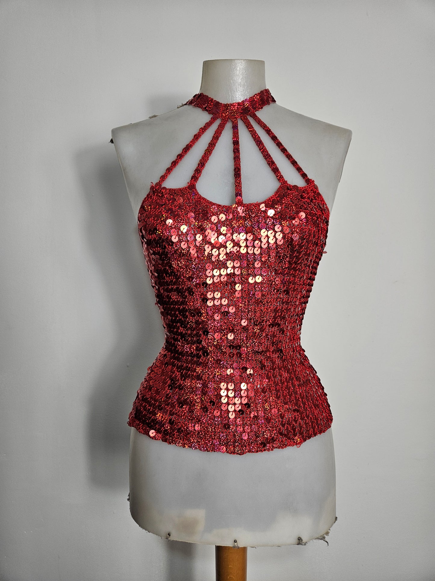 Haut rouge en crochet à sequins