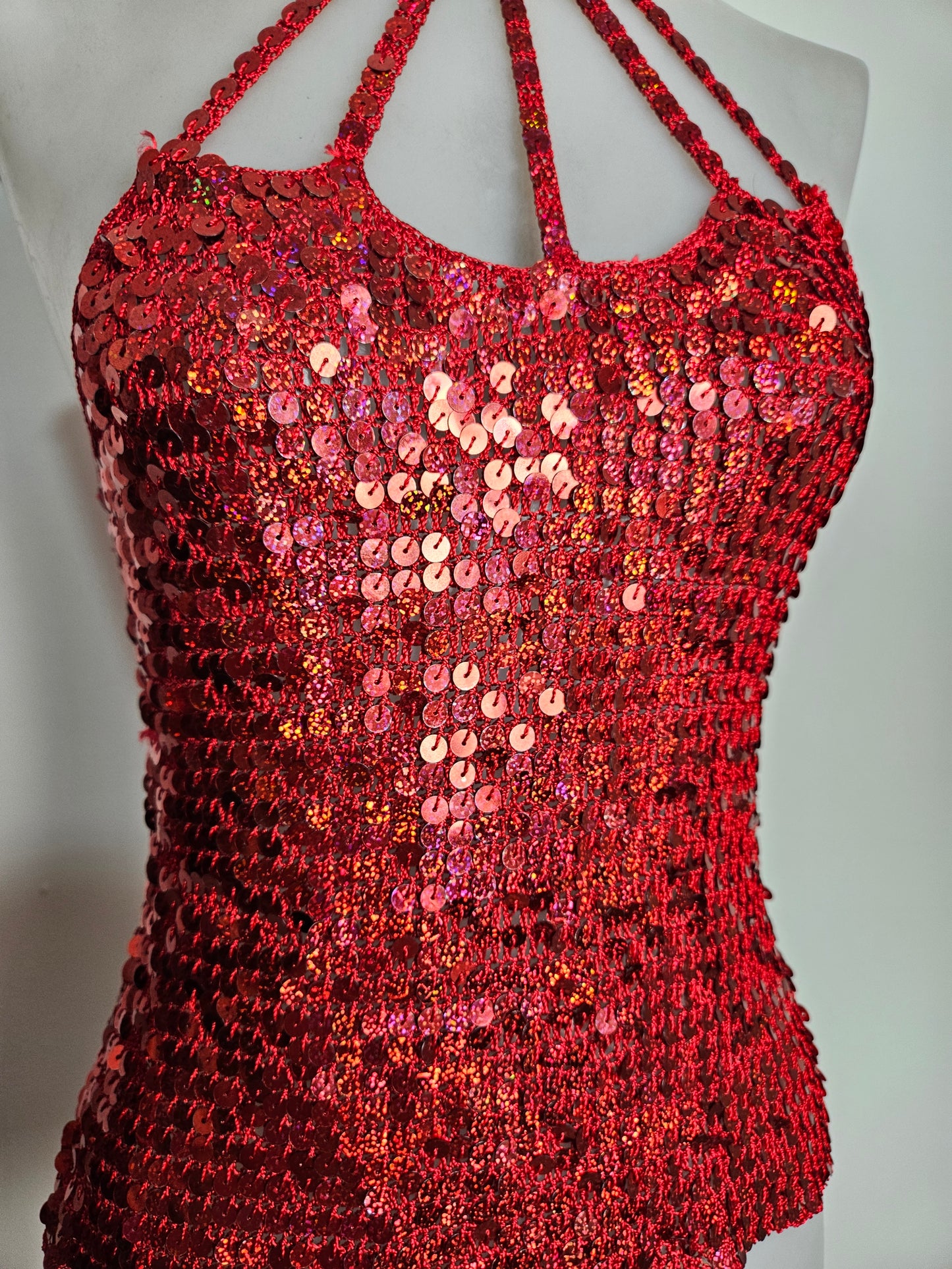 Haut rouge en crochet à sequins