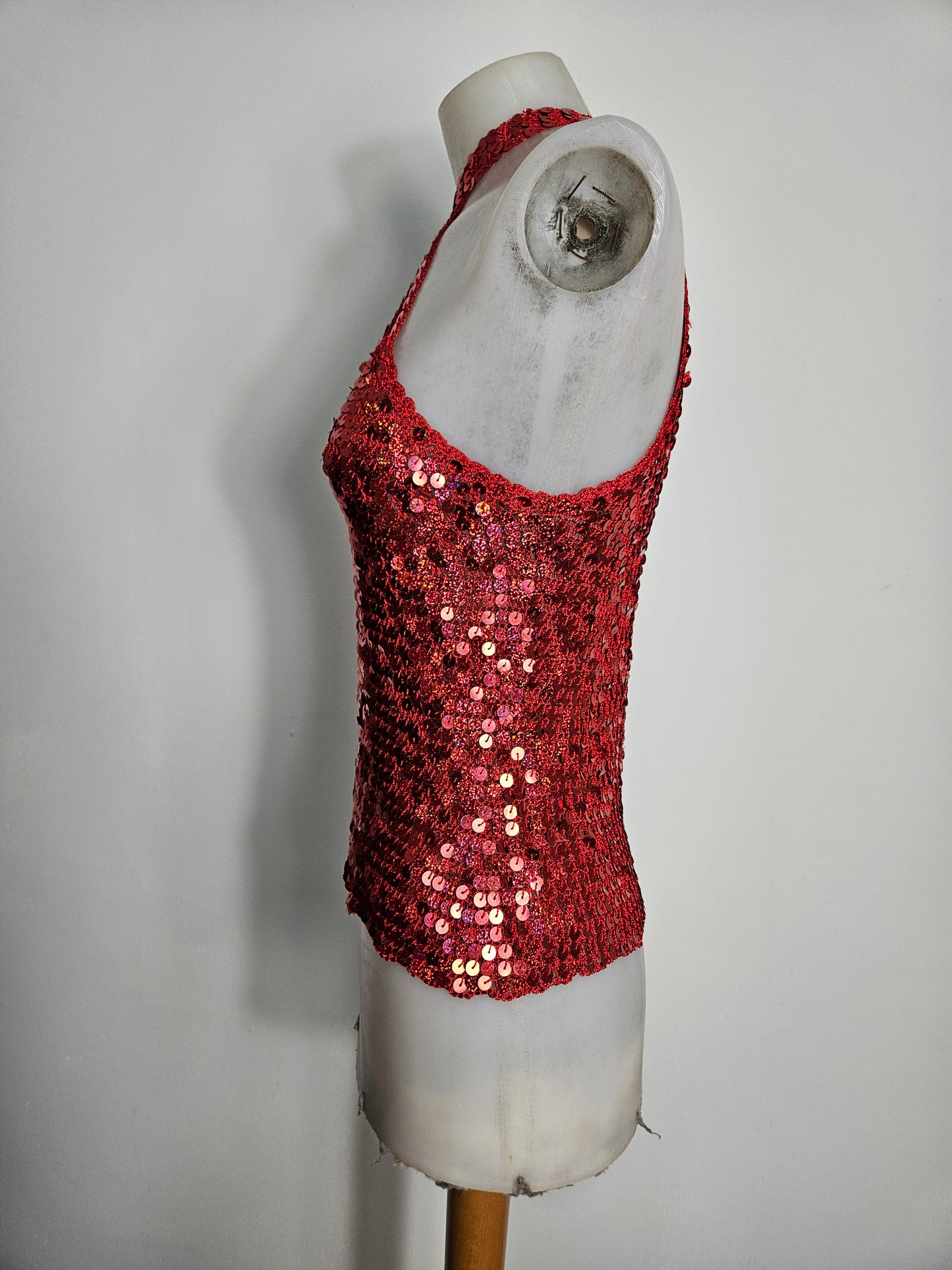 Haut rouge en crochet à sequins