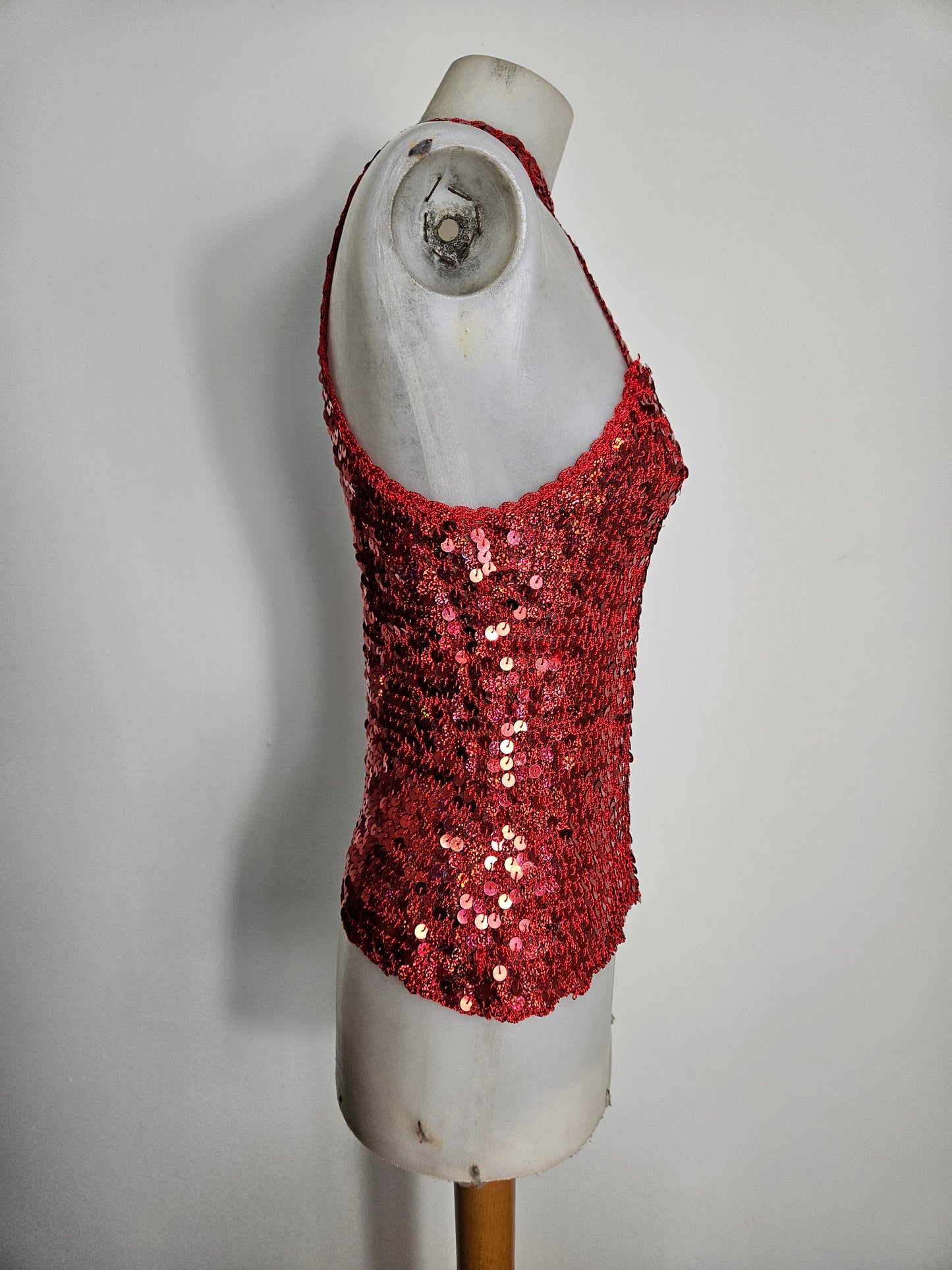 Haut rouge en crochet à sequins