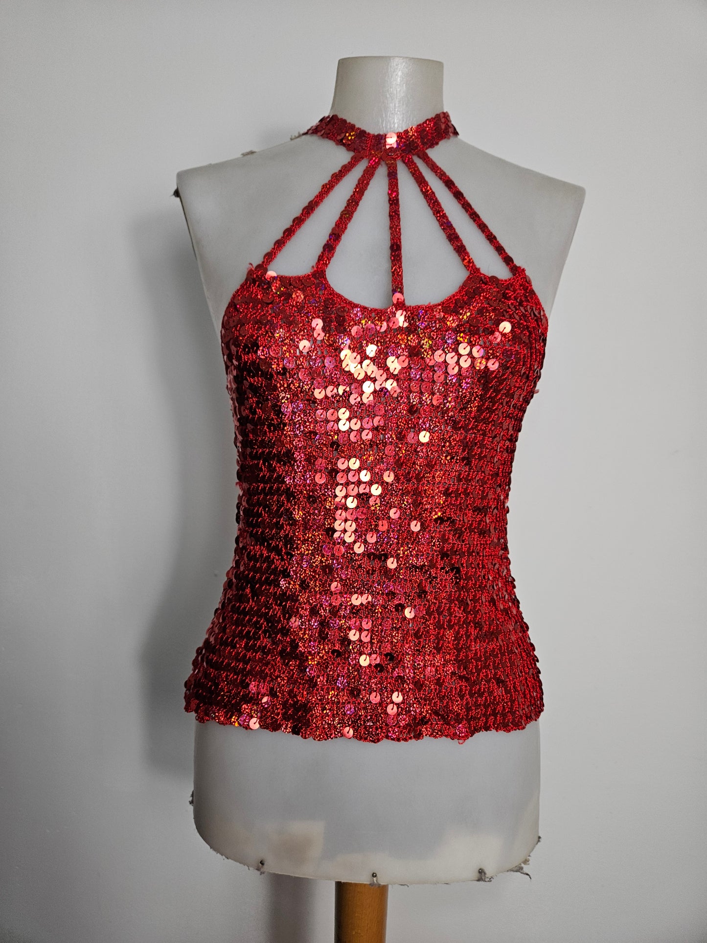 Haut rouge en crochet à sequins
