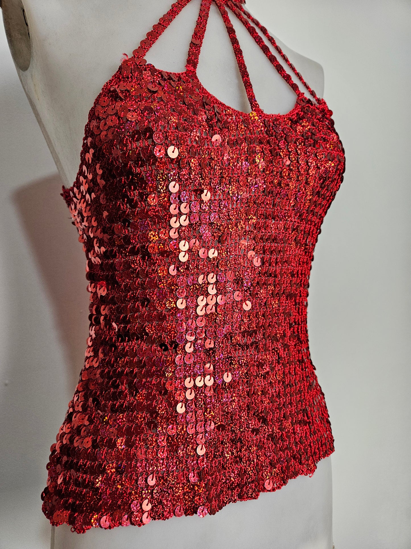 Haut rouge en crochet à sequins