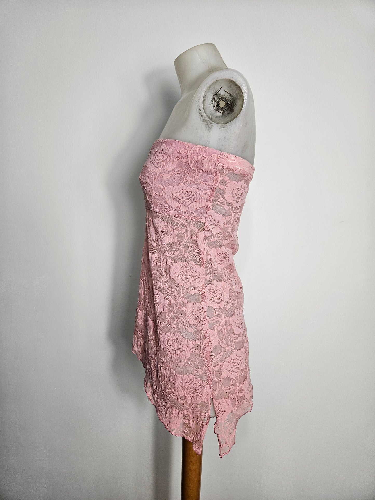 Top sin tirantes de encaje rosa