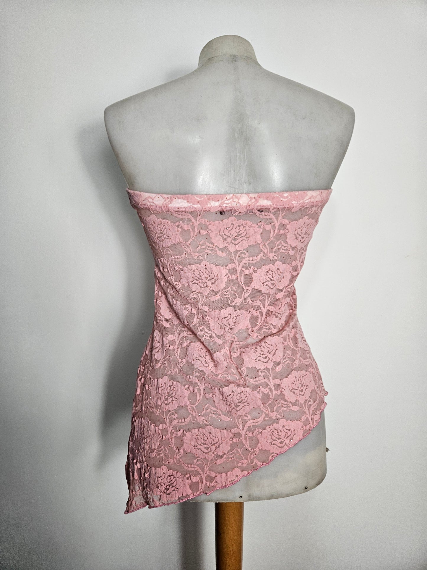 Top sin tirantes de encaje rosa