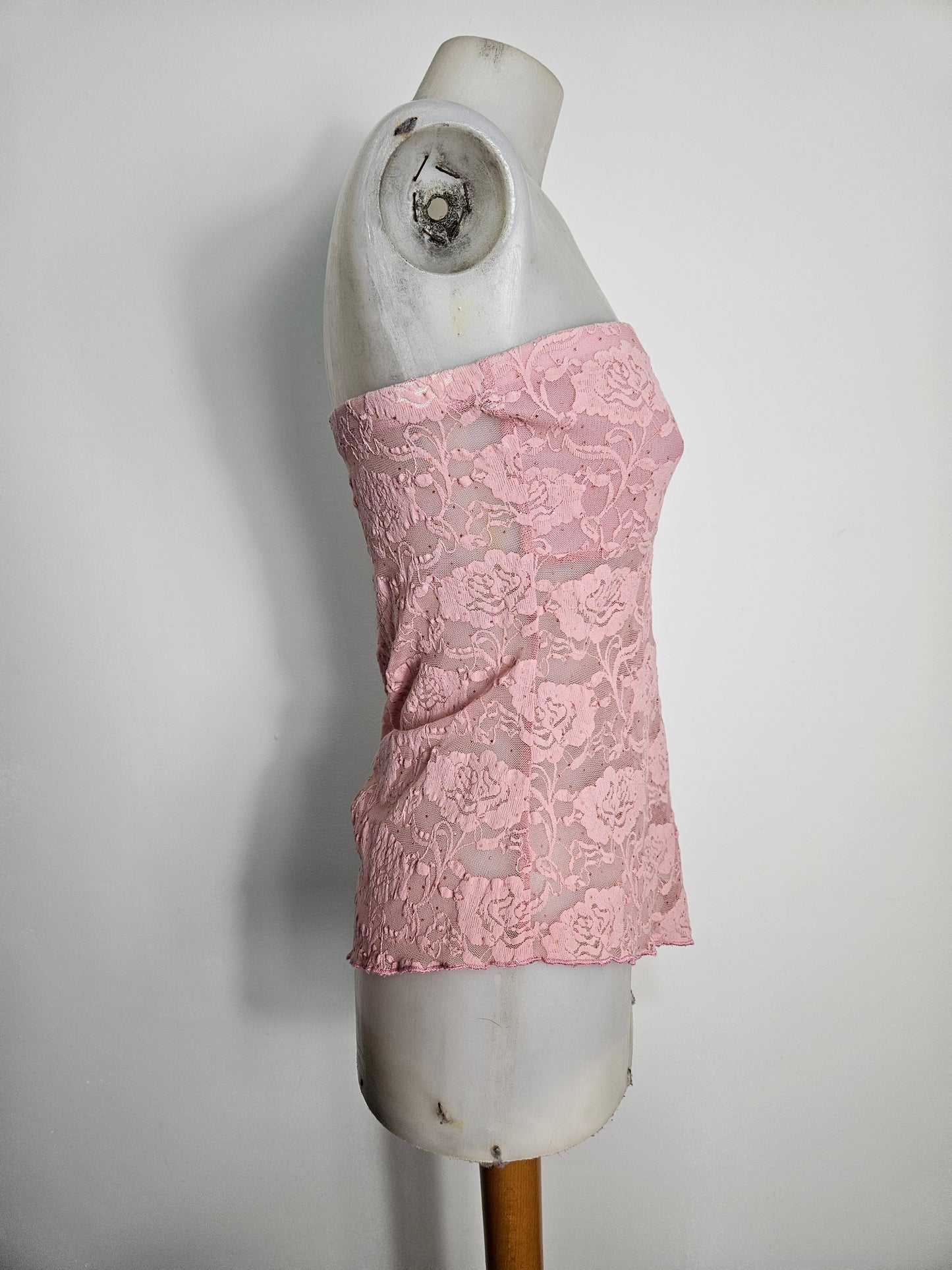 Top sin tirantes de encaje rosa