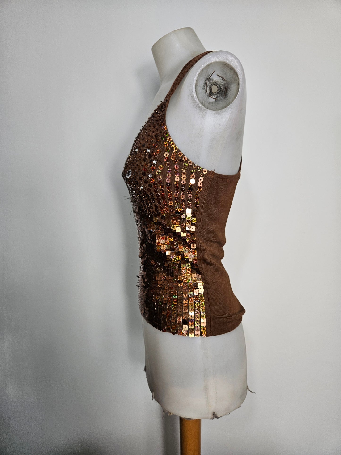 Top halter con lentejuelas marrones