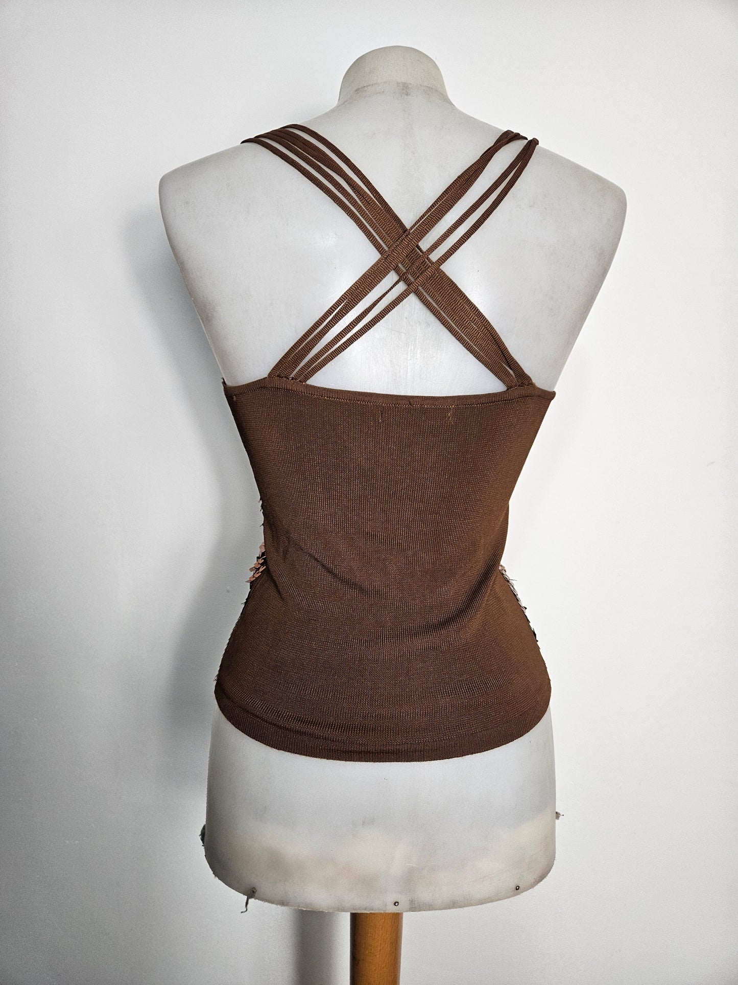 Top halter con lentejuelas marrones