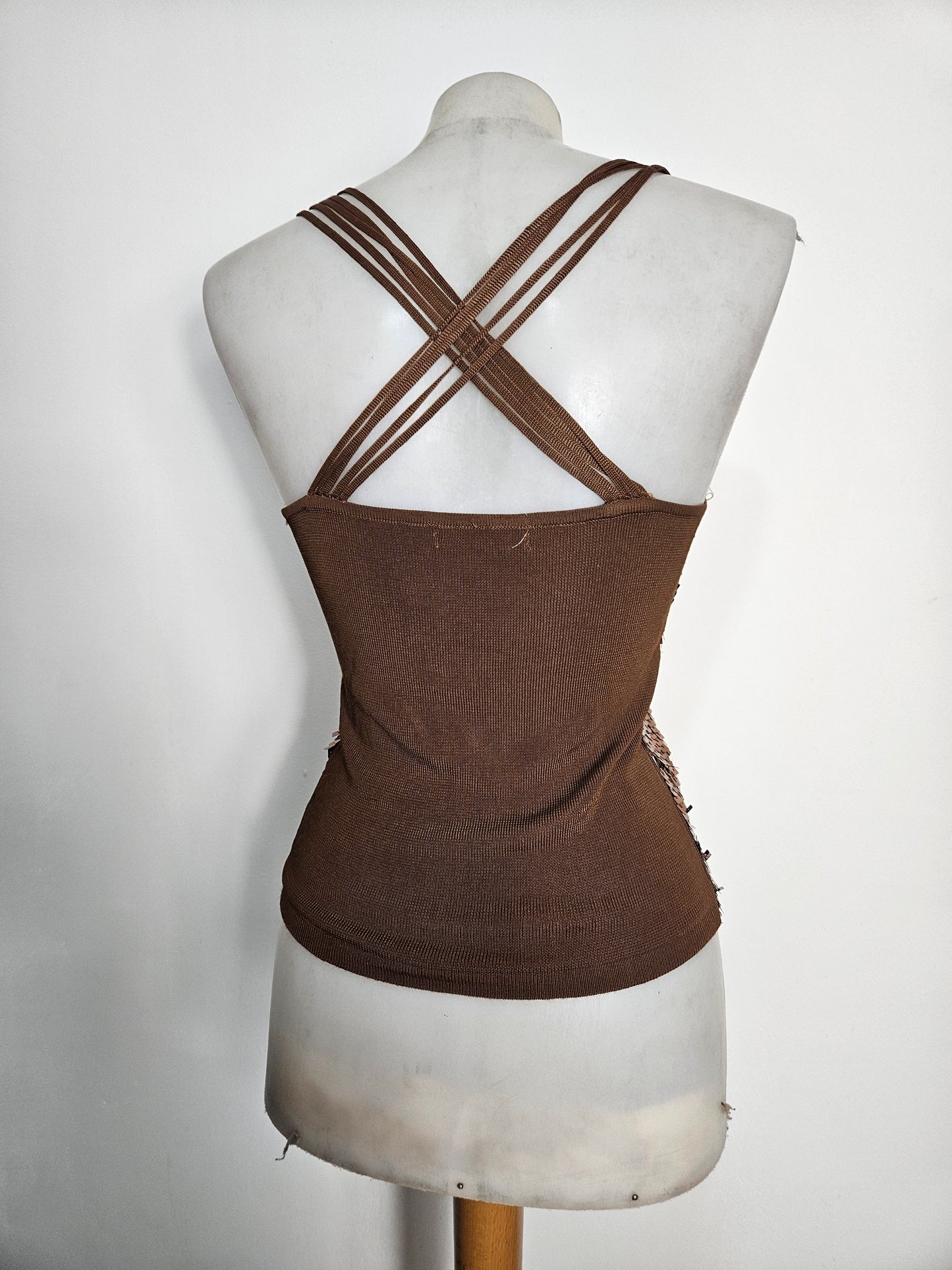 Top halter con lentejuelas marrones