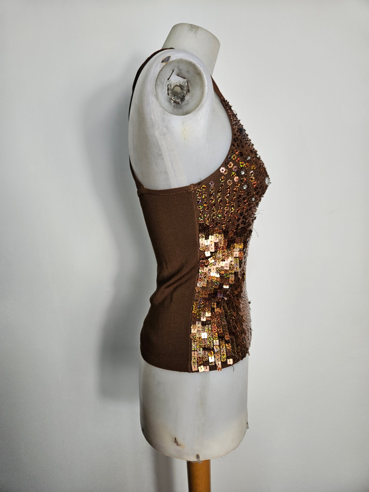 Top halter con lentejuelas marrones