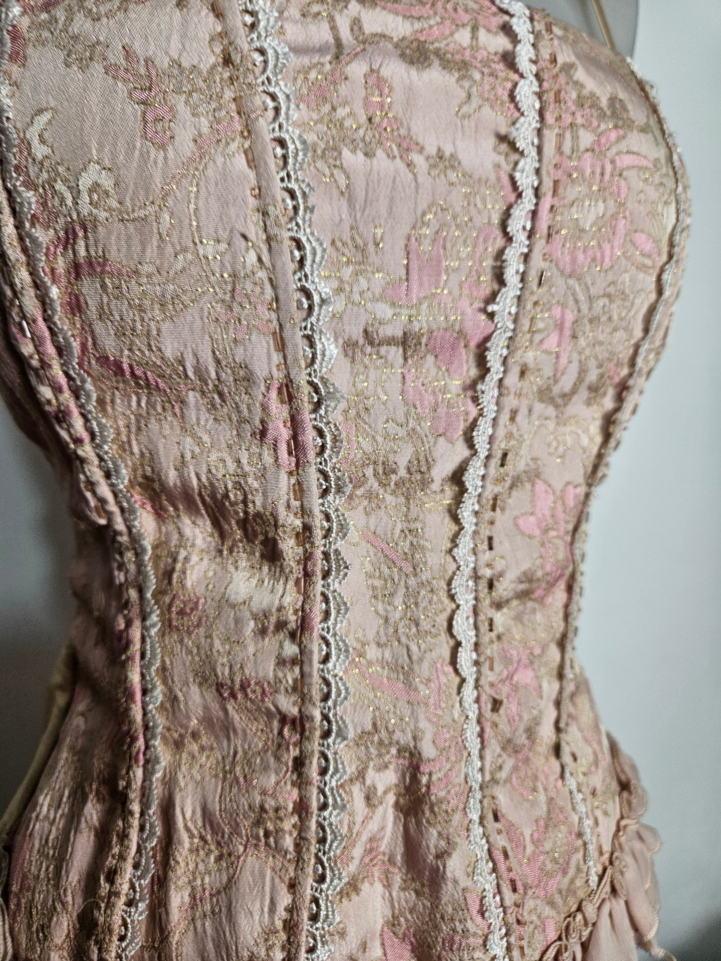 Haut romantique rose poudré