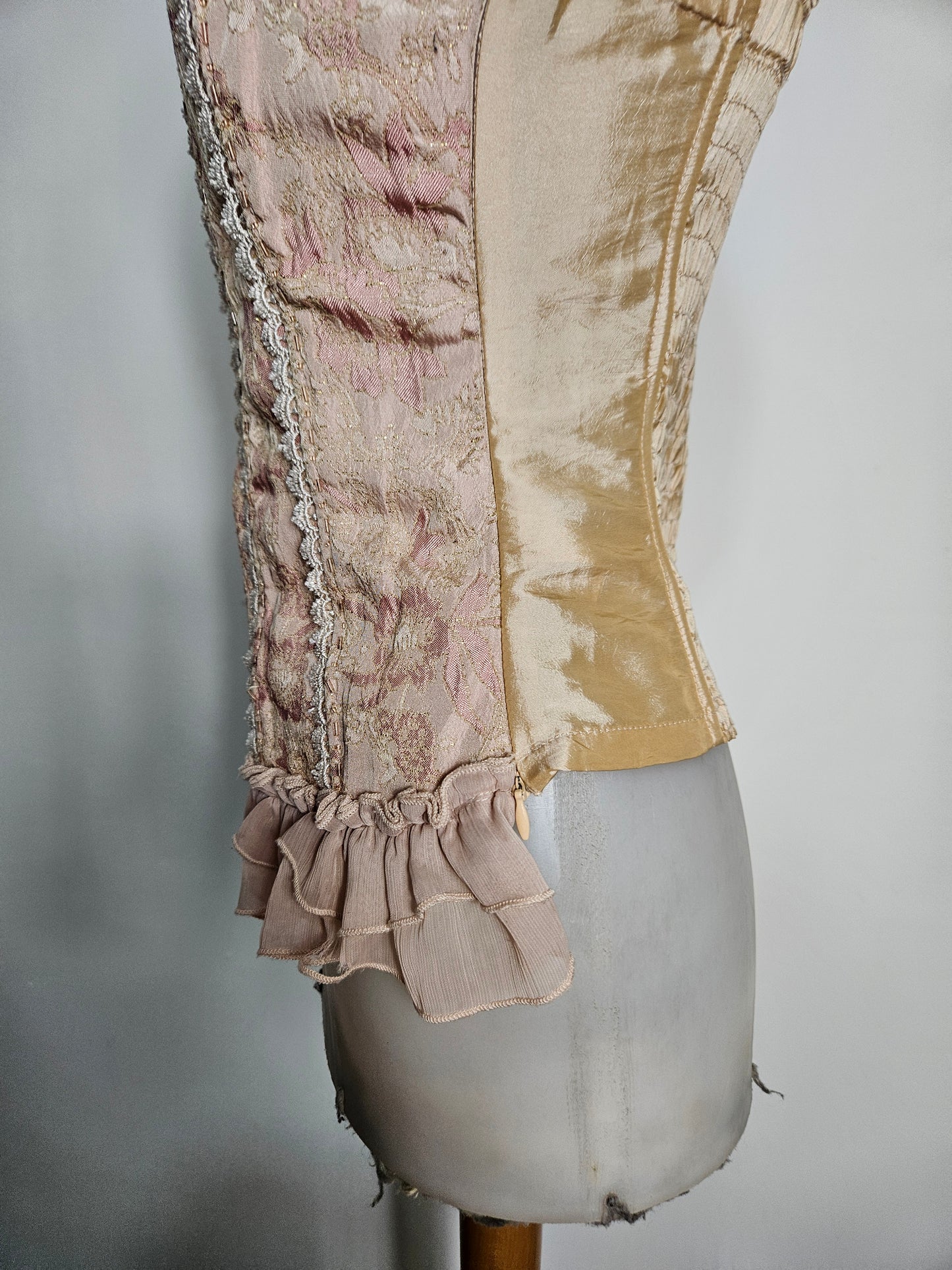 Haut romantique rose poudré