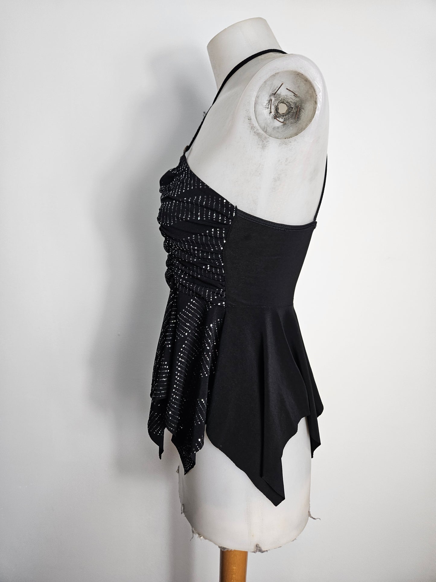 Haut asymétrique à strass