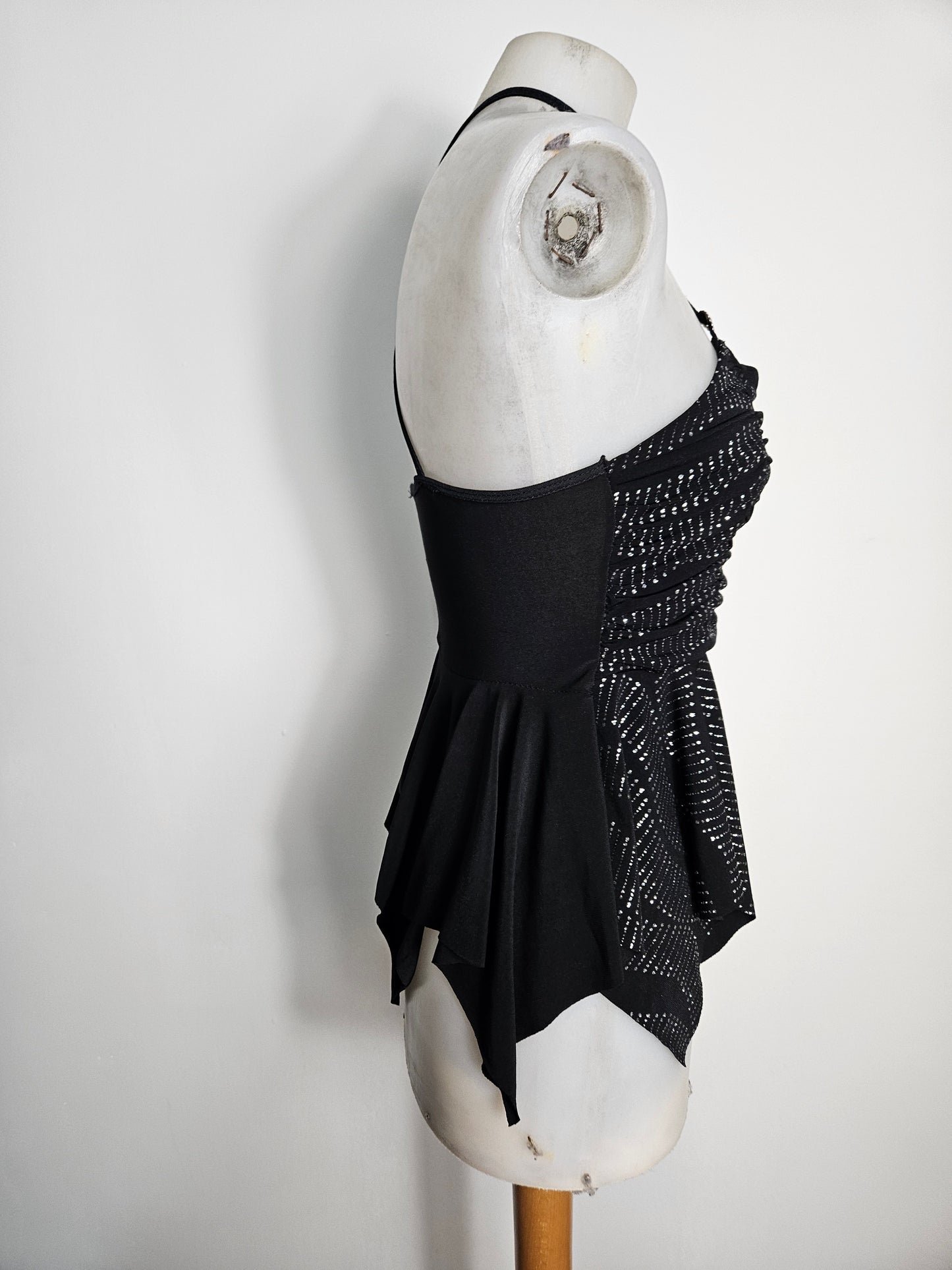 Haut asymétrique à strass