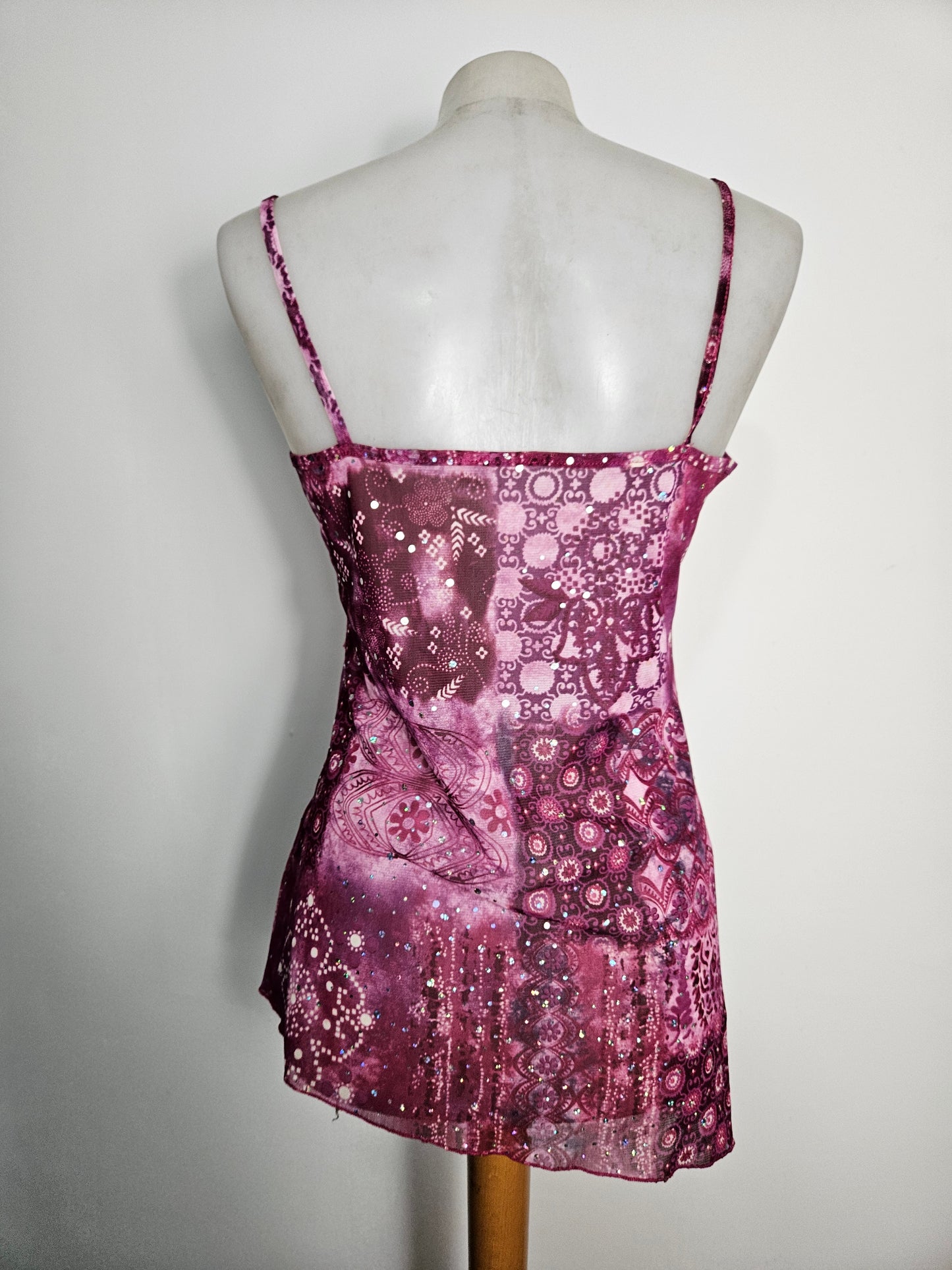 Haut asymétrique en voile et strass