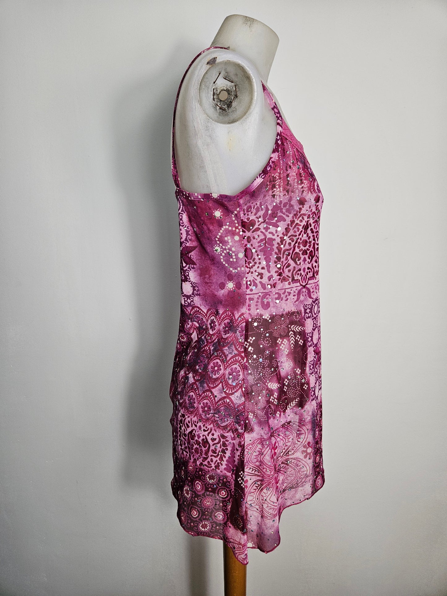 Haut asymétrique en voile et strass