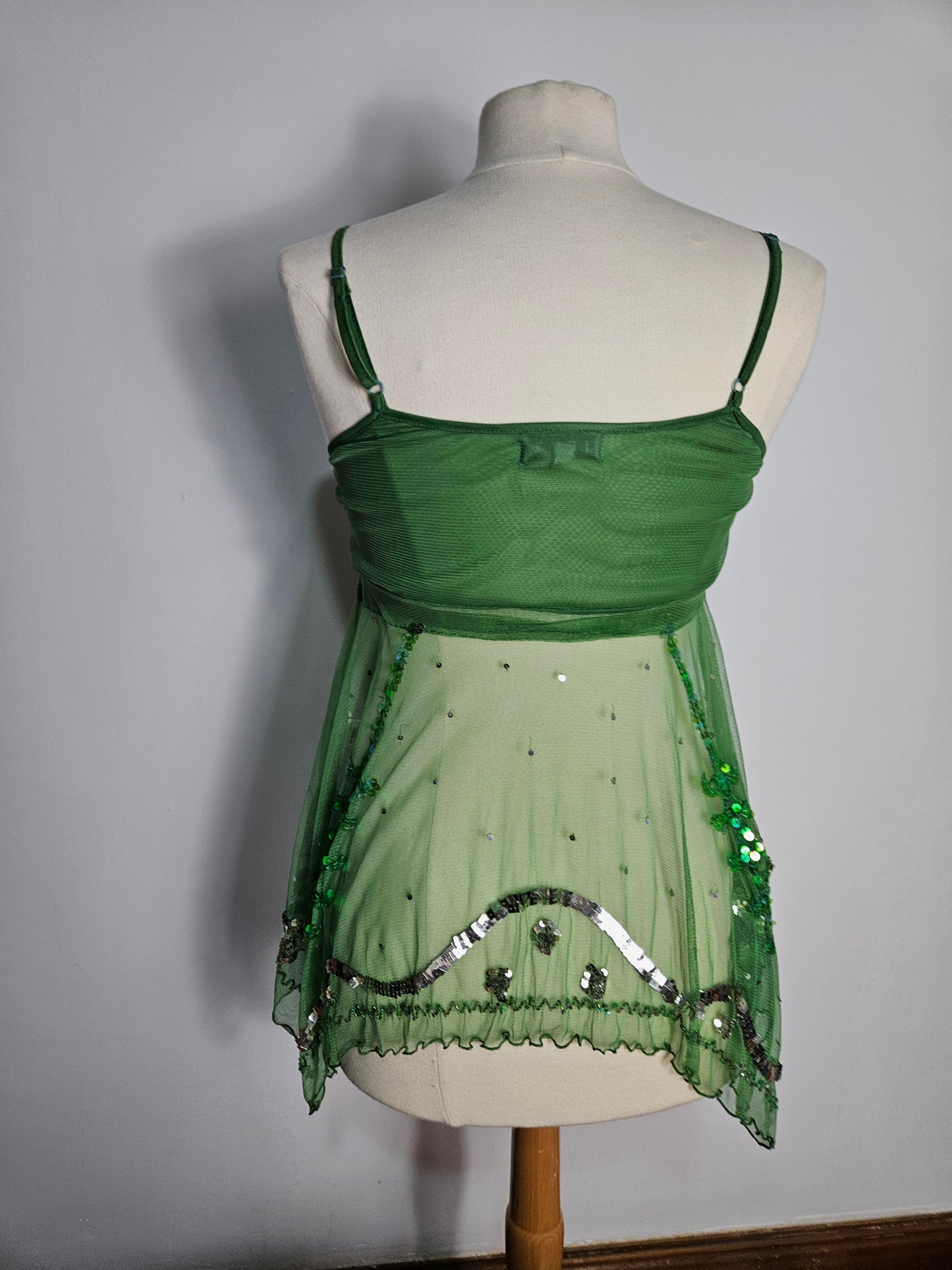 Haut en voile asymétrique brodé vert