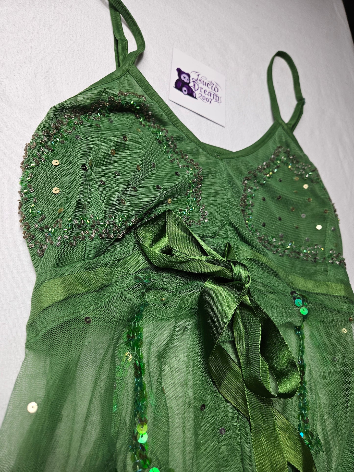 Haut en voile asymétrique brodé vert